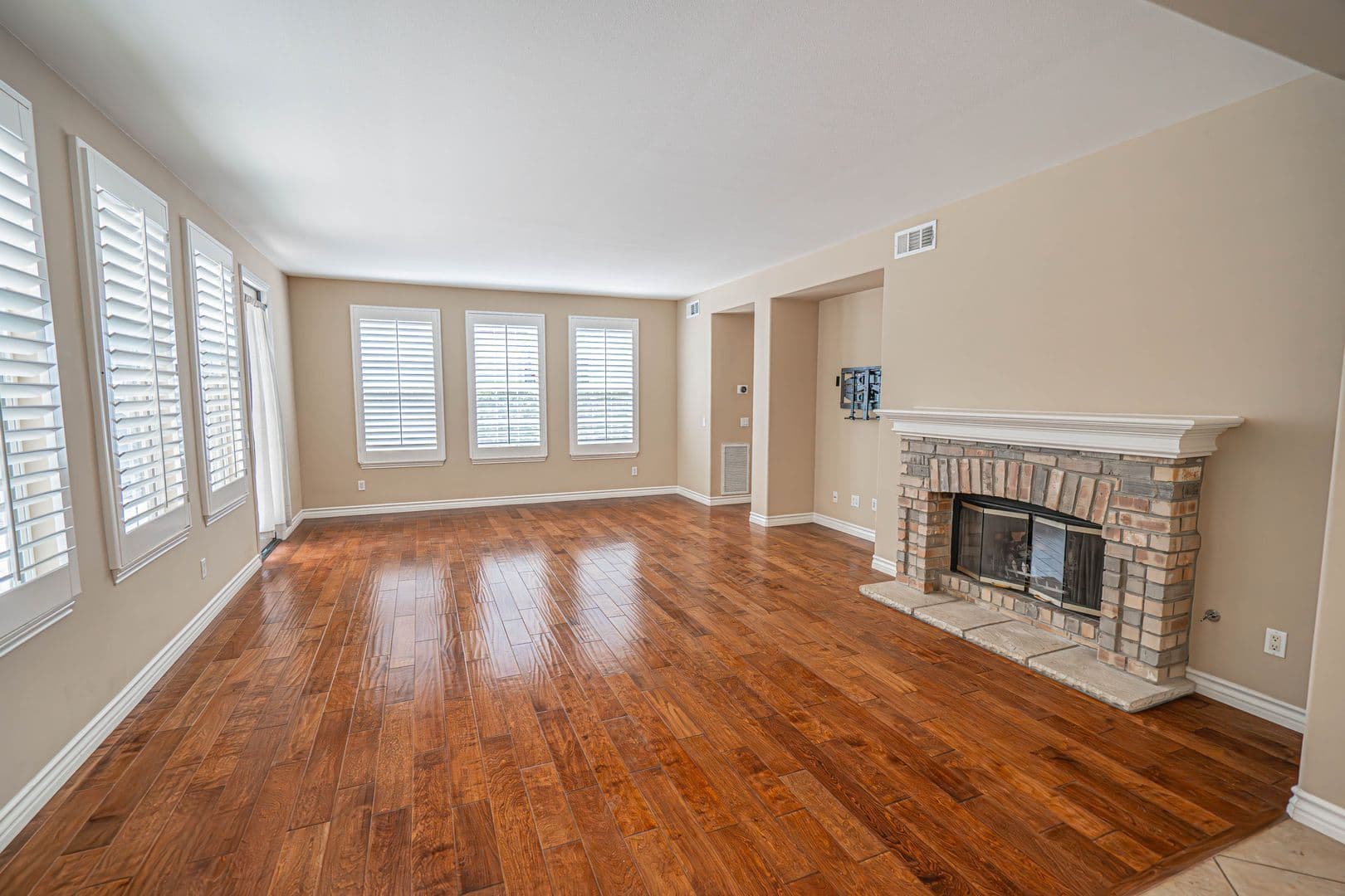 Valencia House: 23902 Lakeside Road