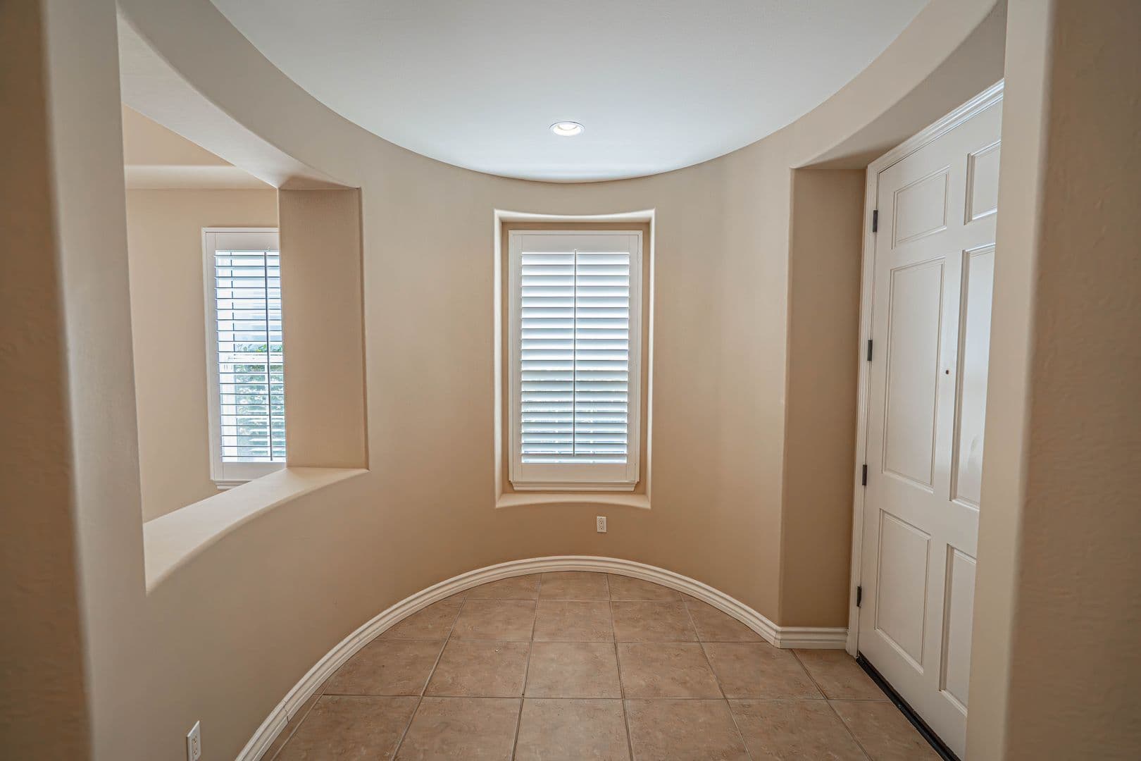 Valencia House: 23902 Lakeside Road