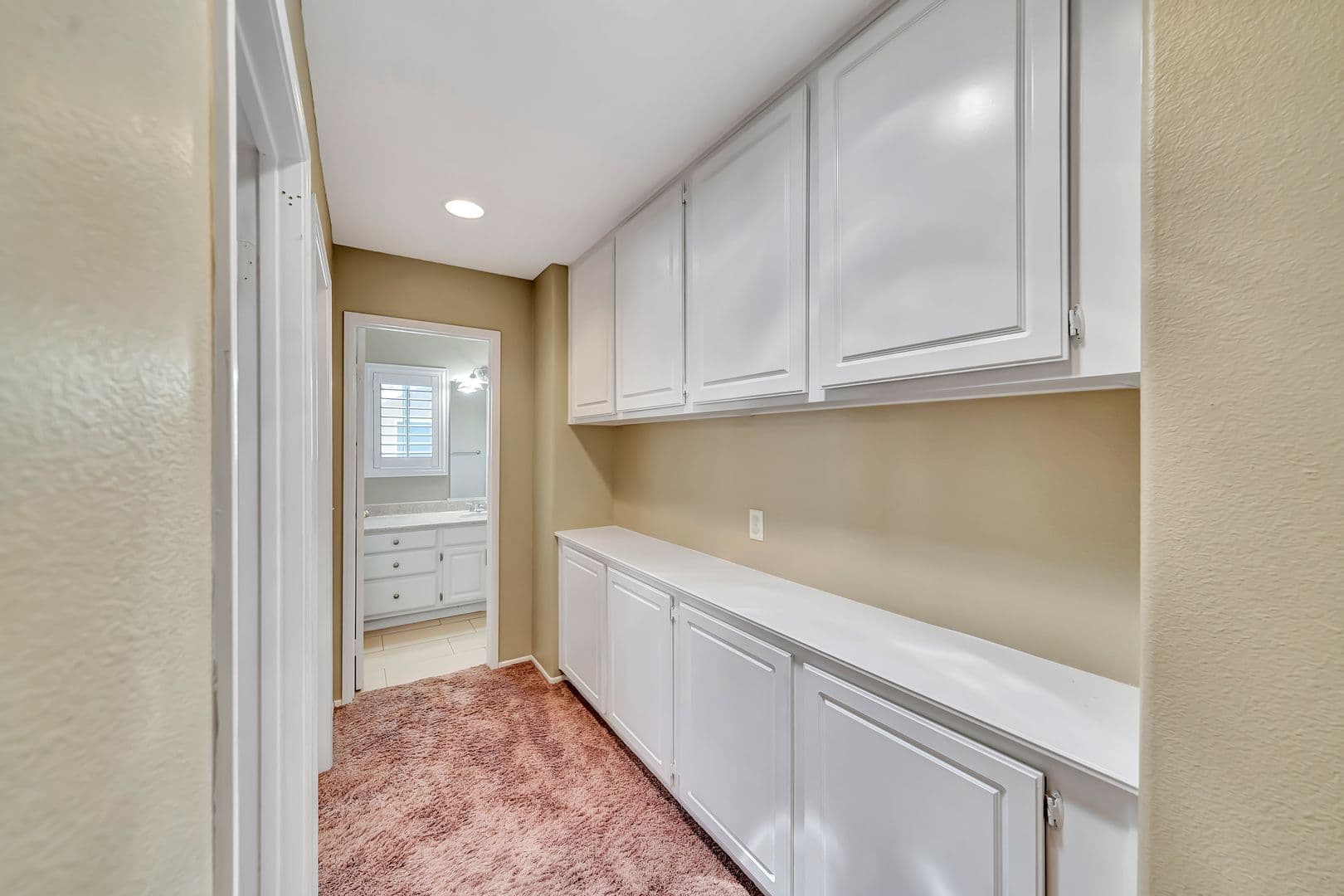 Santa Clarita House: 22818 Raintree Lane