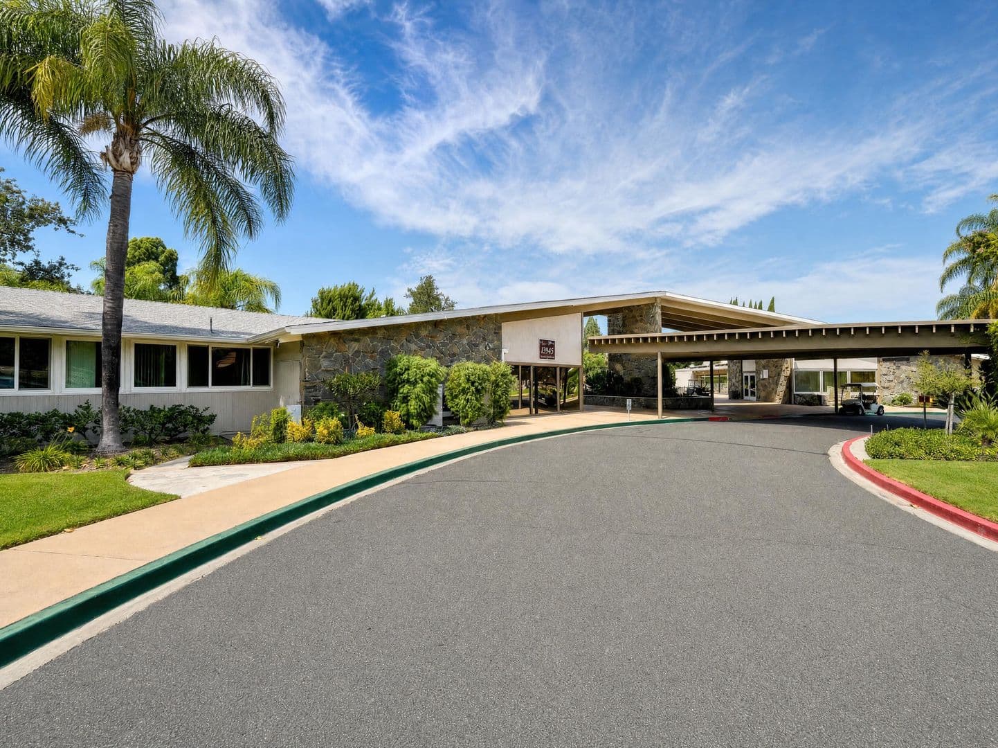 Newhall House: 19021 Avenue of the Oaks