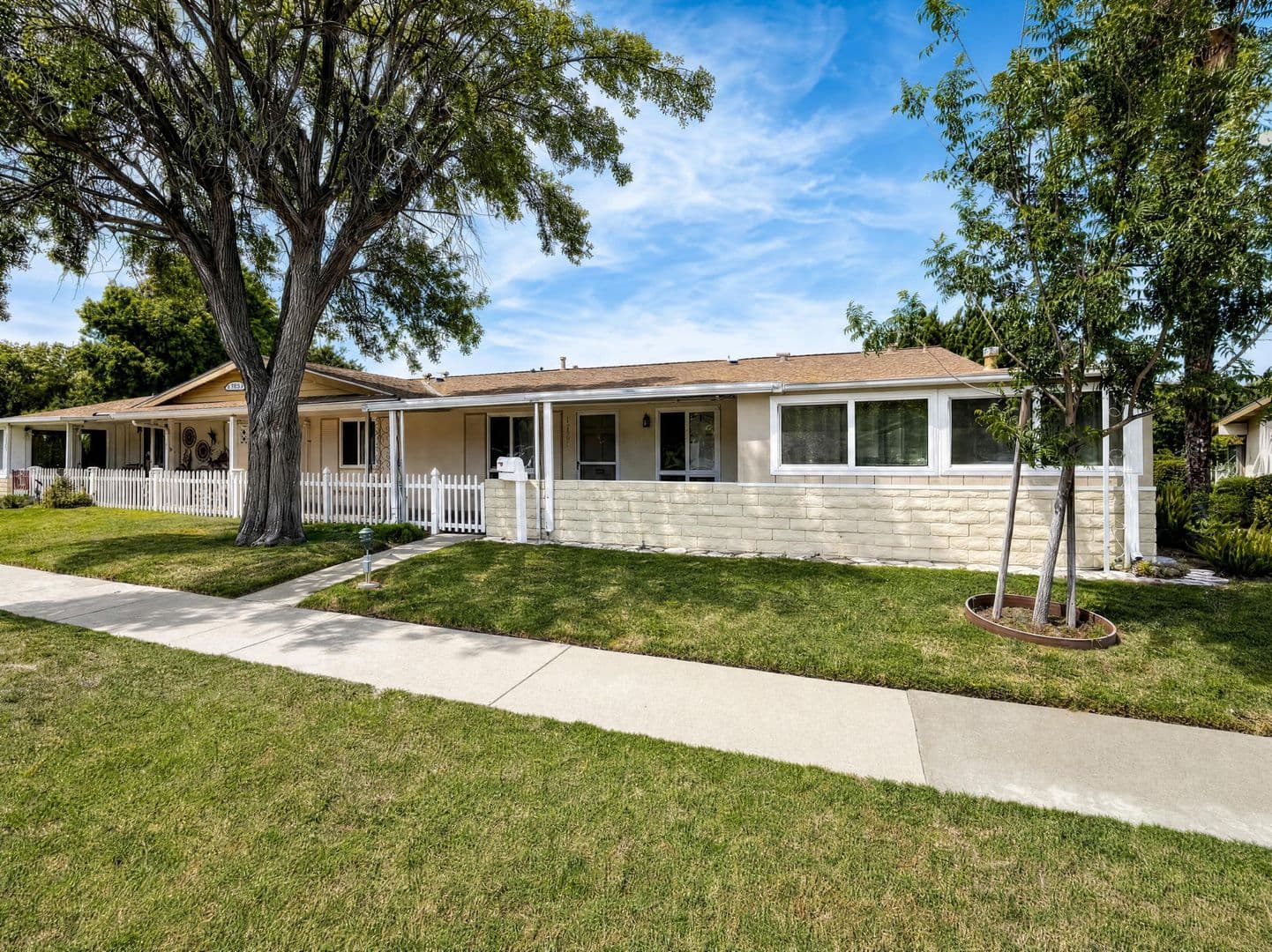 Newhall House: 19021 Avenue of the Oaks