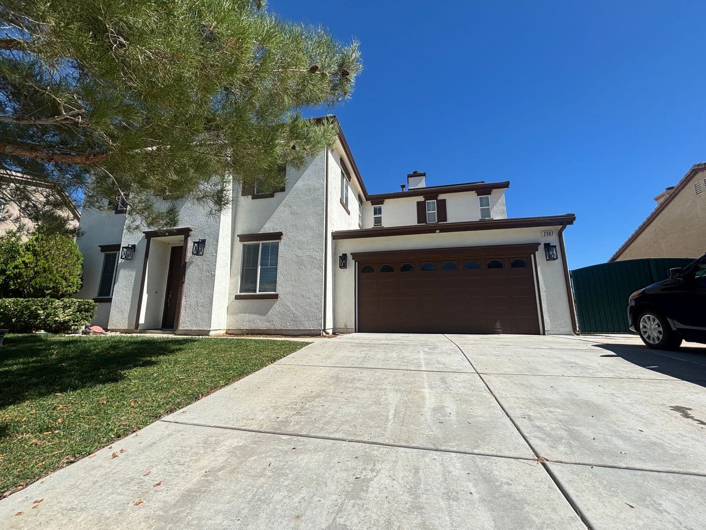 Palmdale House: 2307 Thorncroft Circle