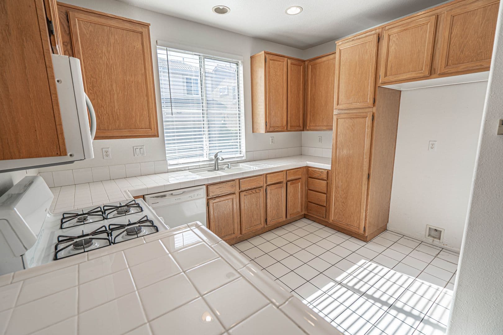 Santa Clarita Townhome: 25410 Dry Creek Court