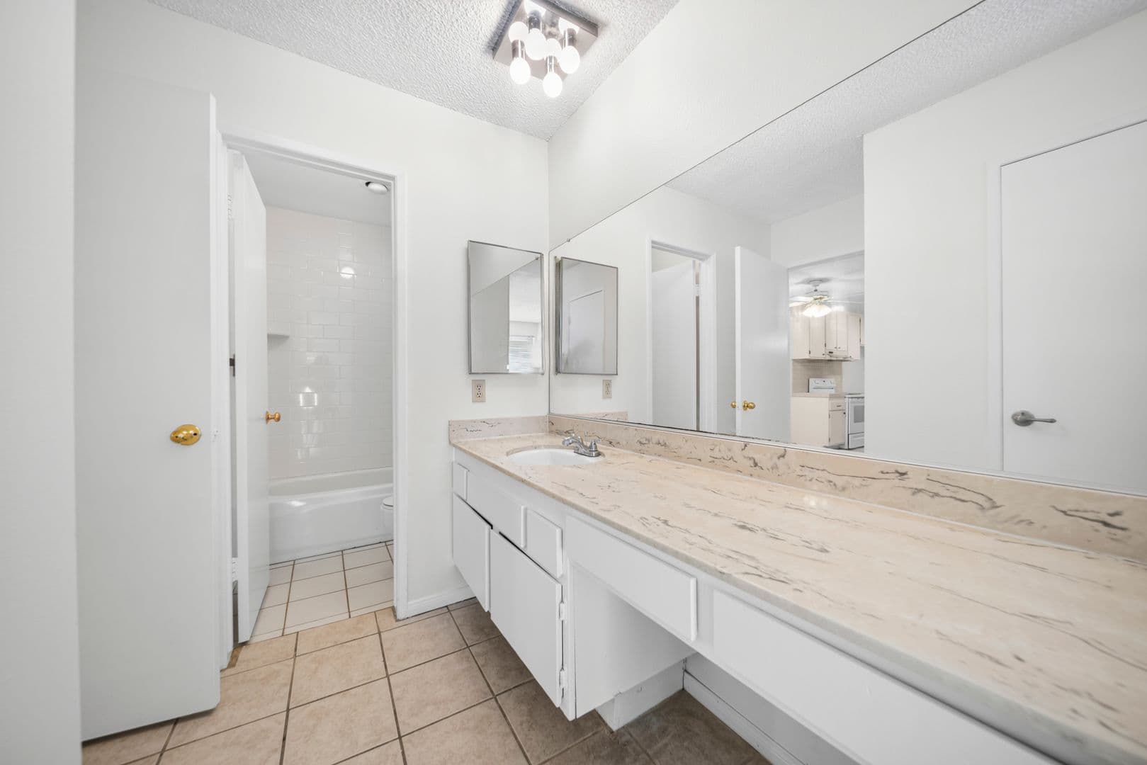 Valencia Condo: 23515 Lyons Ave. #261