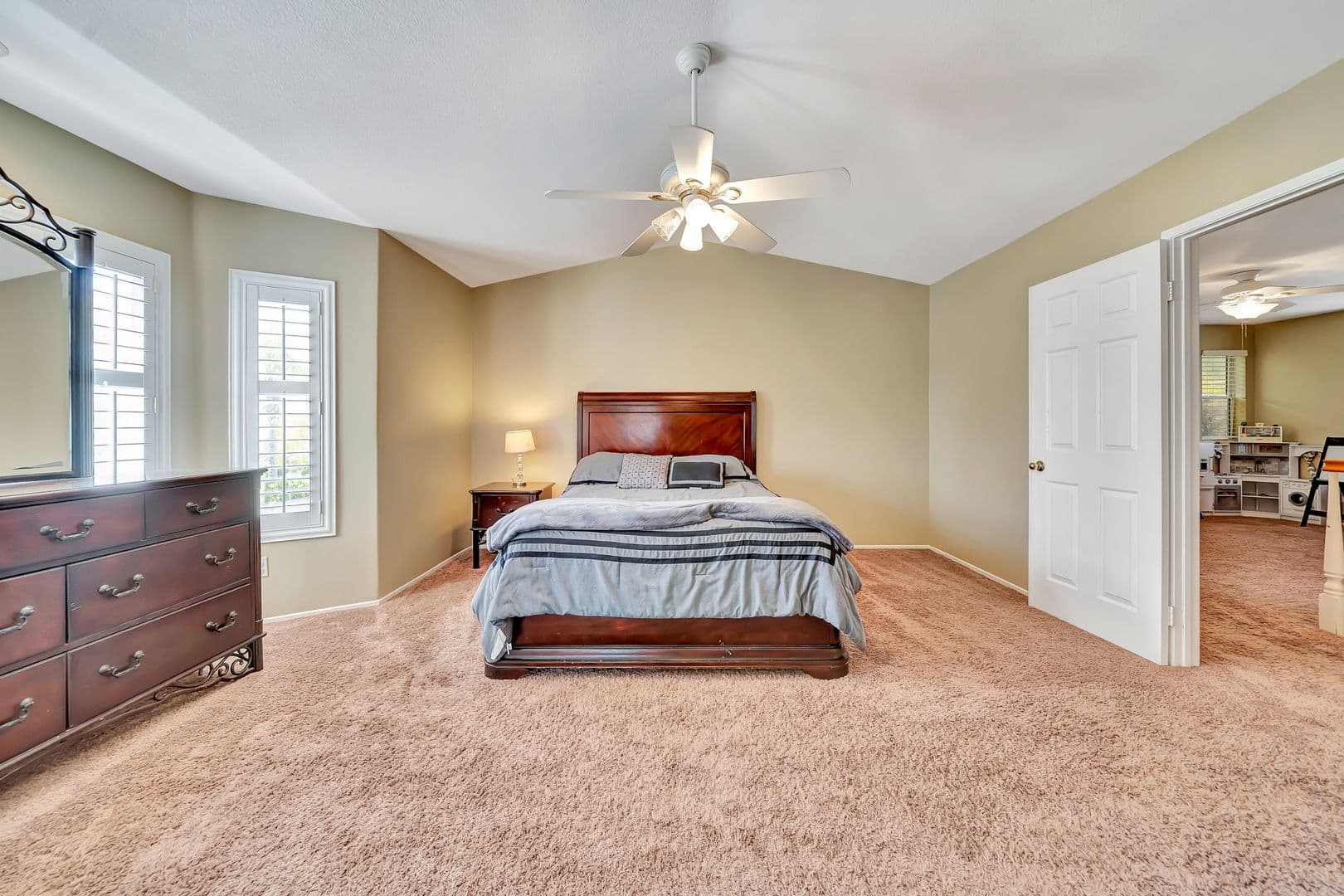 Santa Clarita House: 22818 Raintree Lane