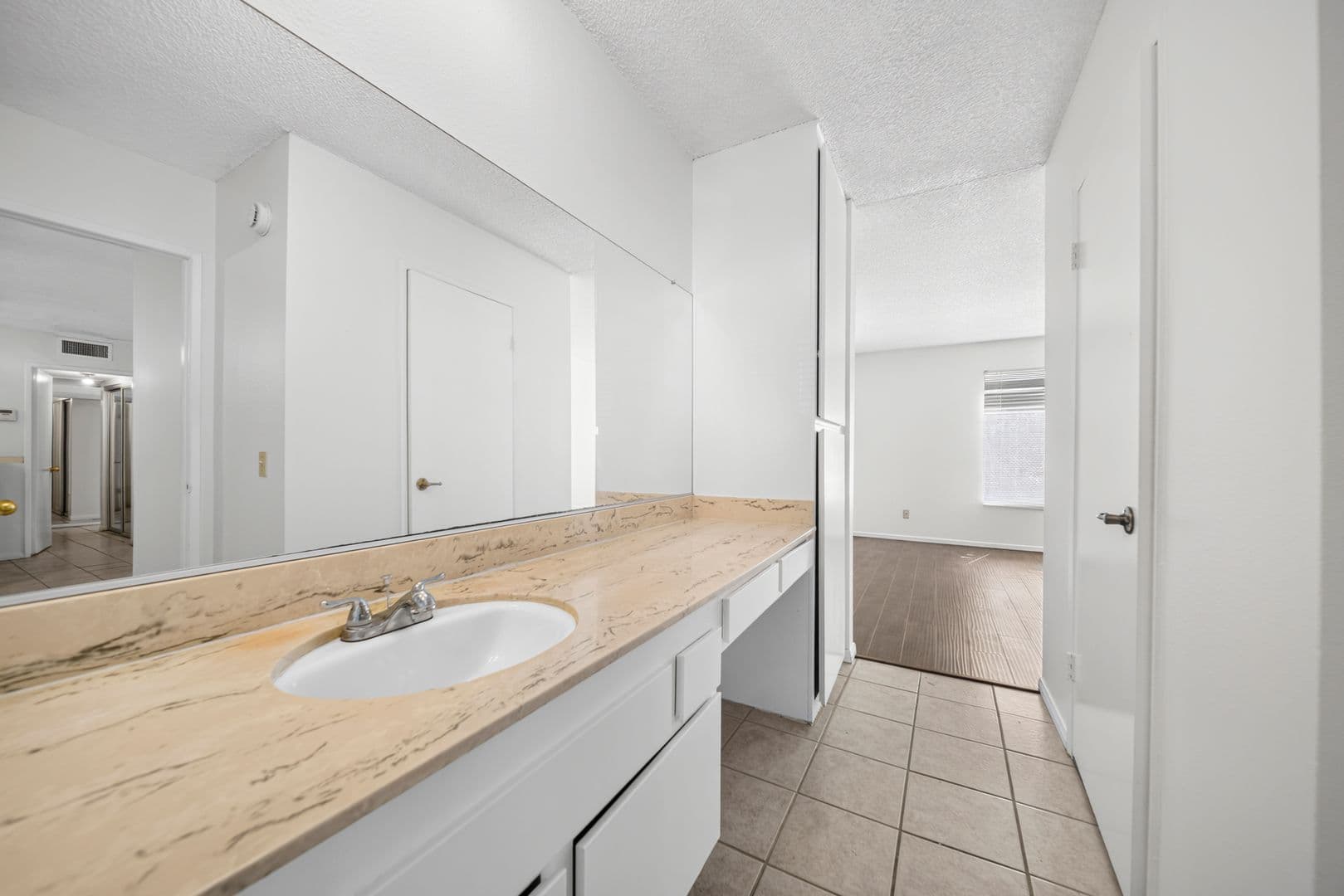 Valencia Condo: 23515 Lyons Ave. #261