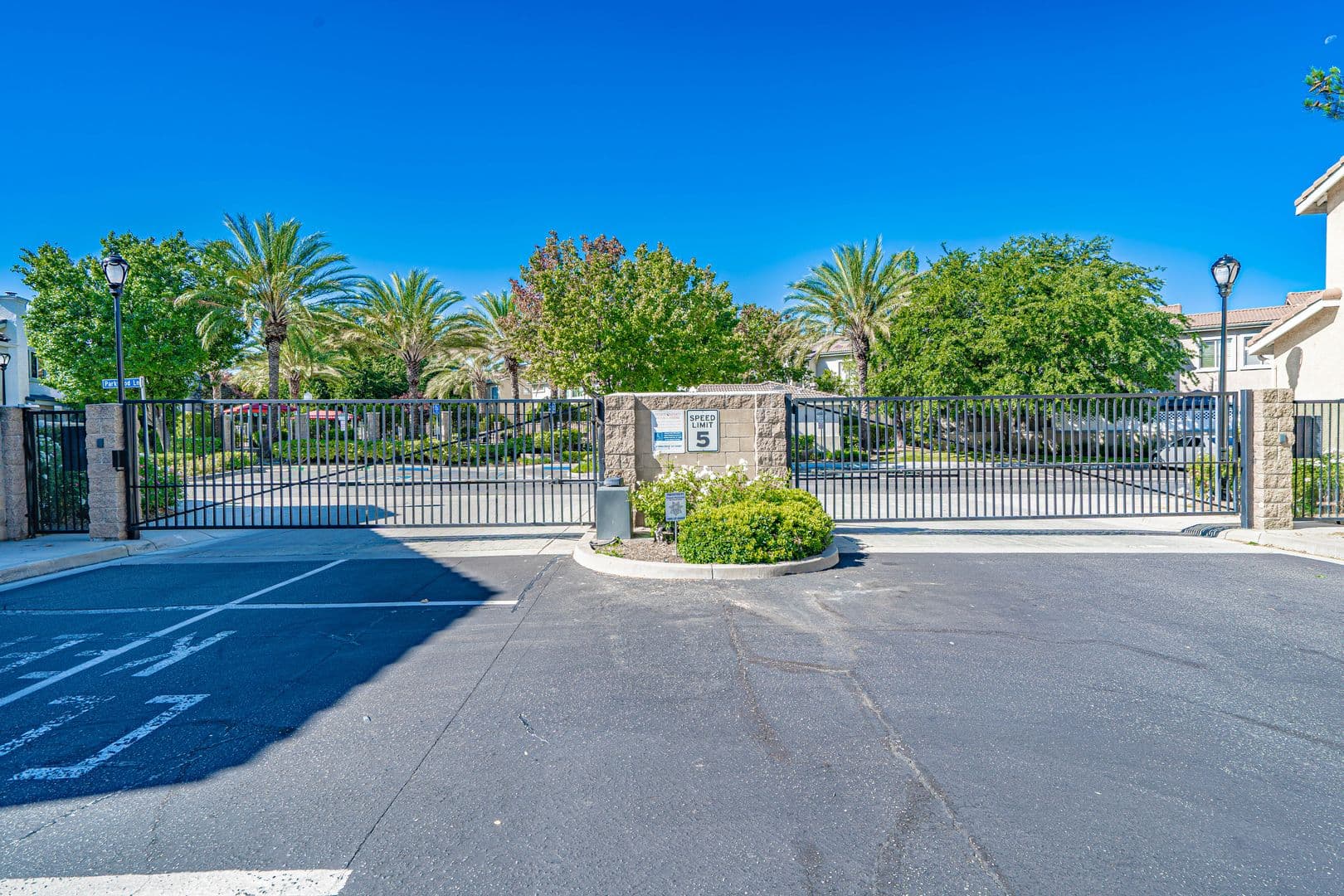 Santa Clarita Townhome: 25410 Dry Creek Court