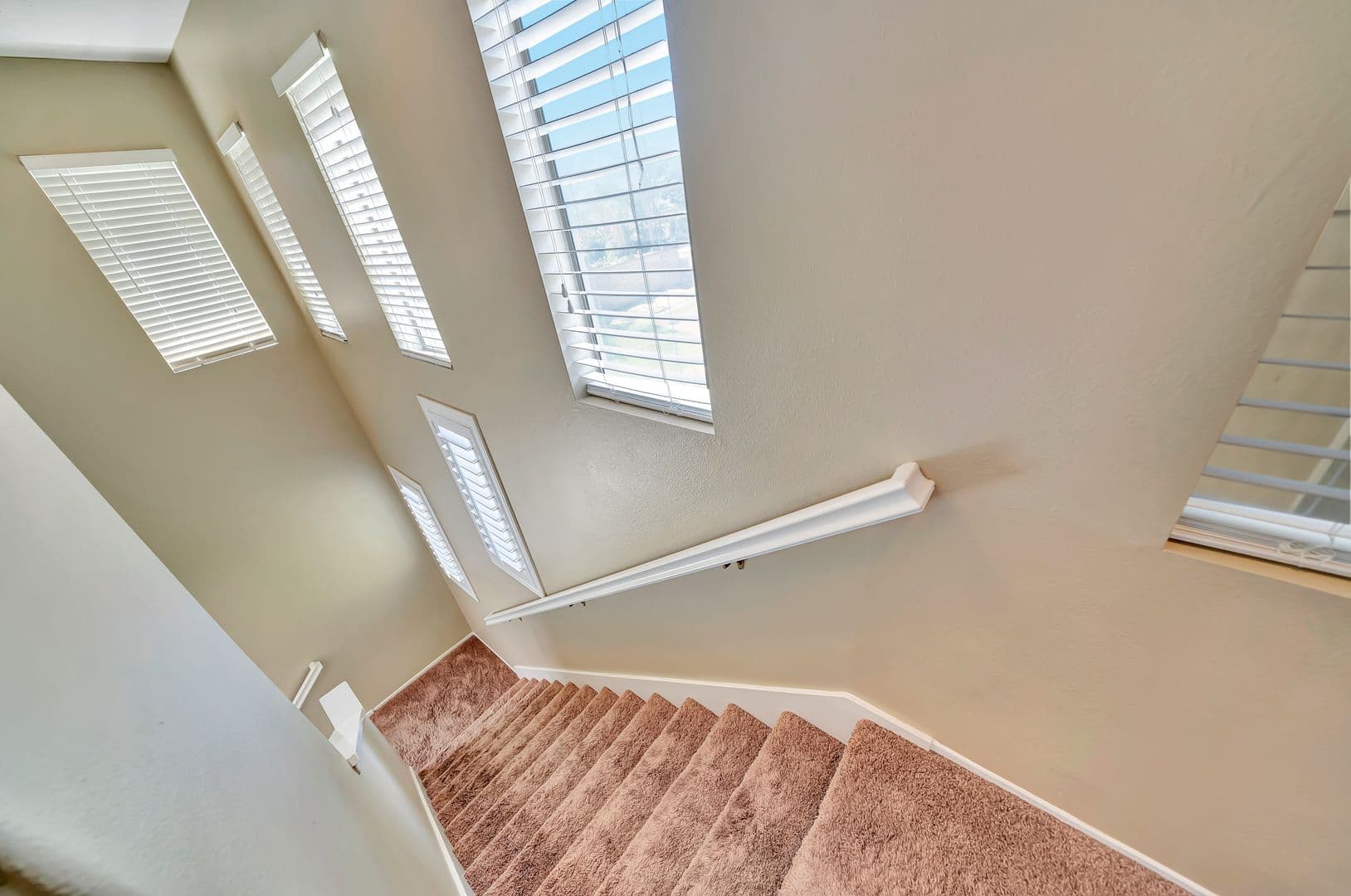 Santa Clarita House: 22818 Raintree Lane
