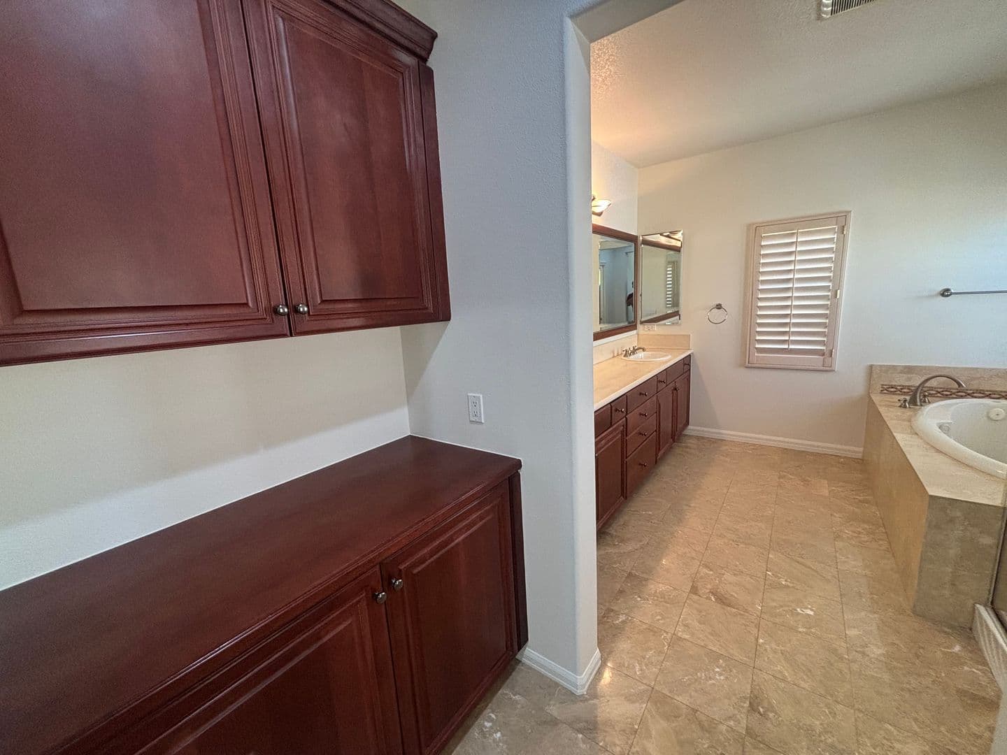 Palmdale House: 2307 Thorncroft Circle