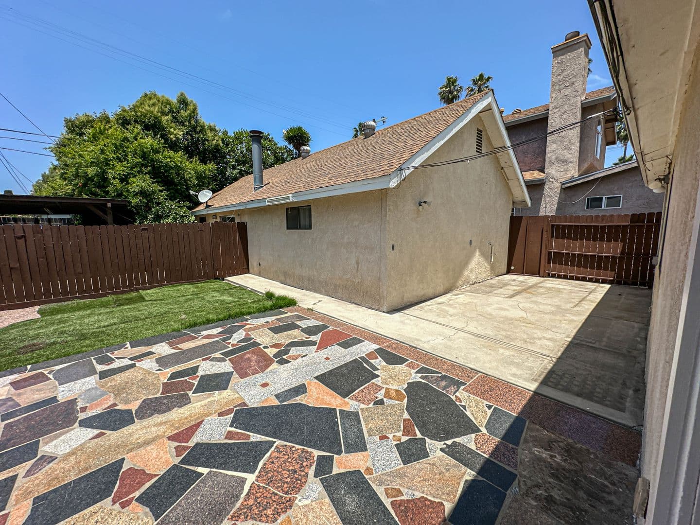 Reseda House: 7353 Yarmouth Ave