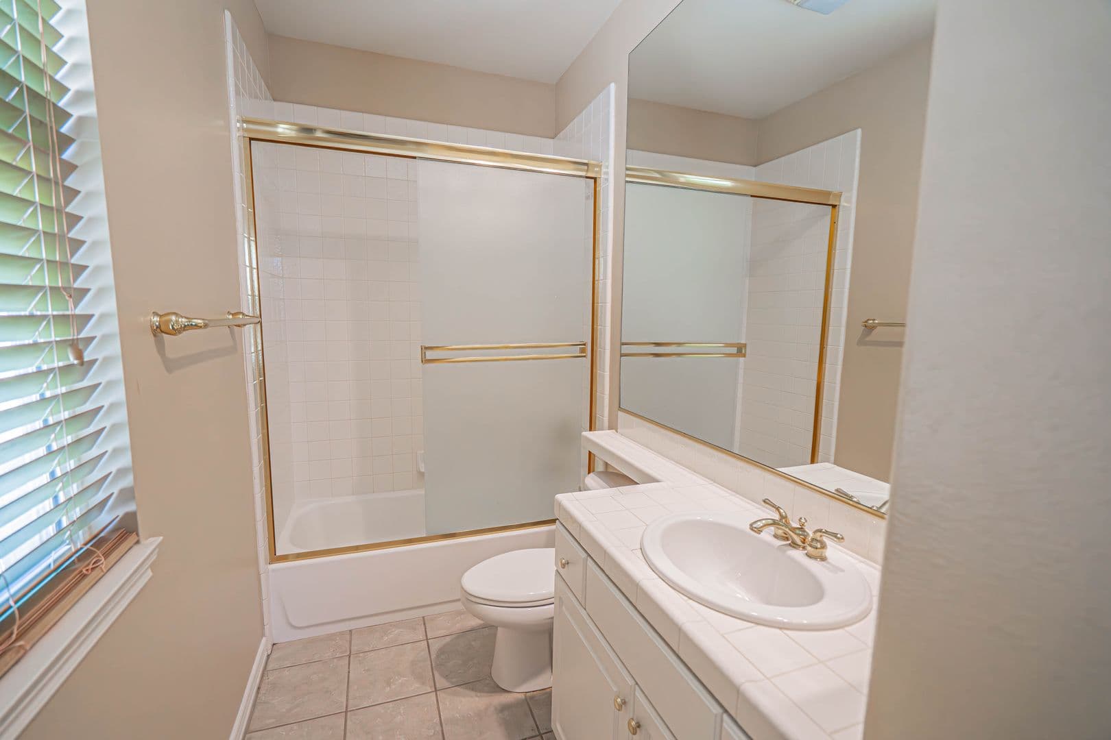 Valencia House: 23902 Lakeside Road