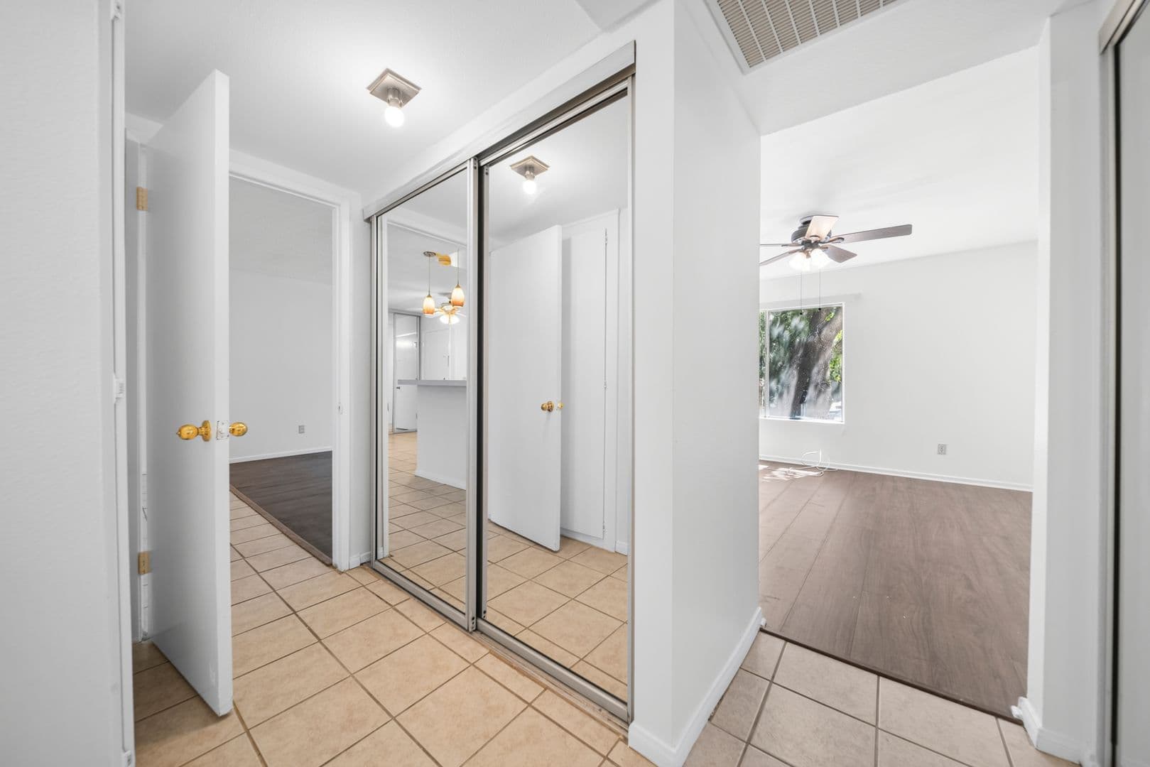 Valencia Condo: 23515 Lyons Ave. #261