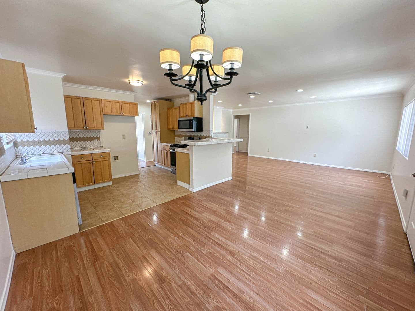Reseda House: 7353 Yarmouth Ave