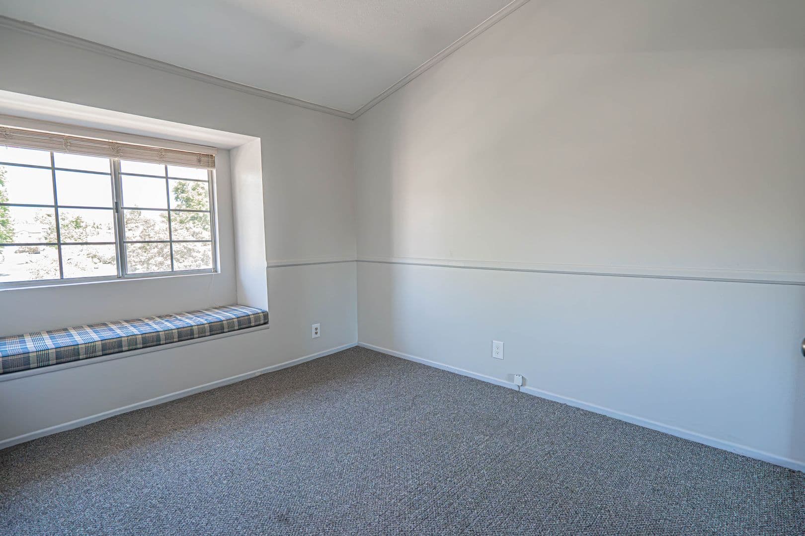 Santa Clarita Townhome: 22832 Banyan Place #22