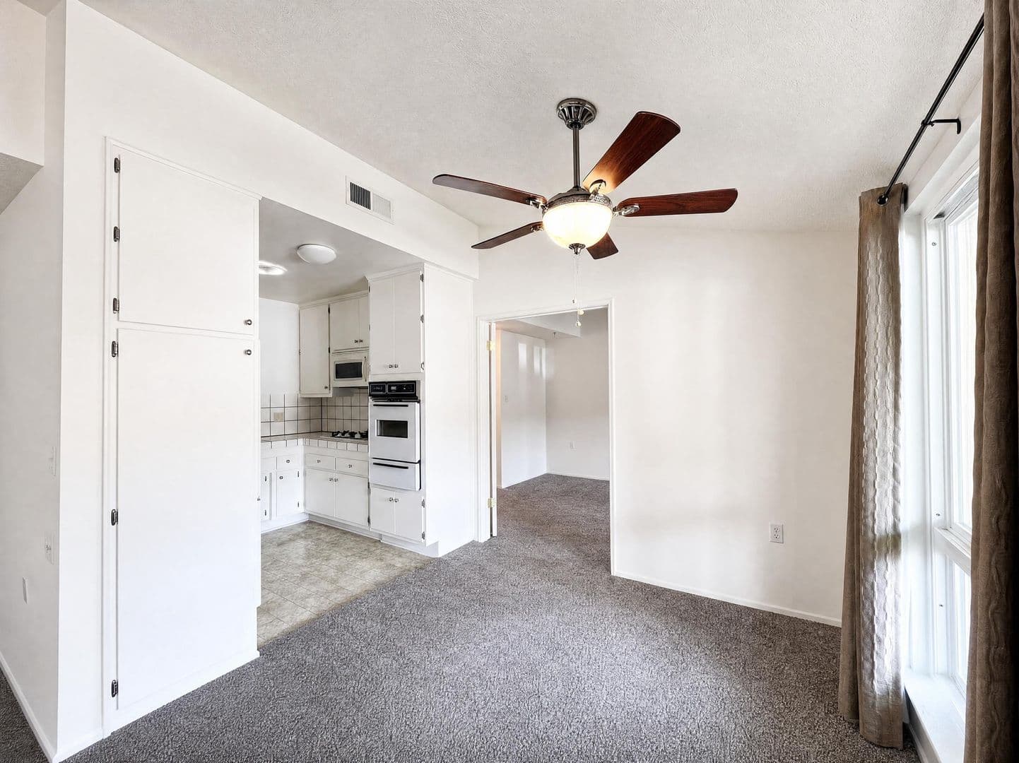 Newhall House: 19021 Avenue of the Oaks