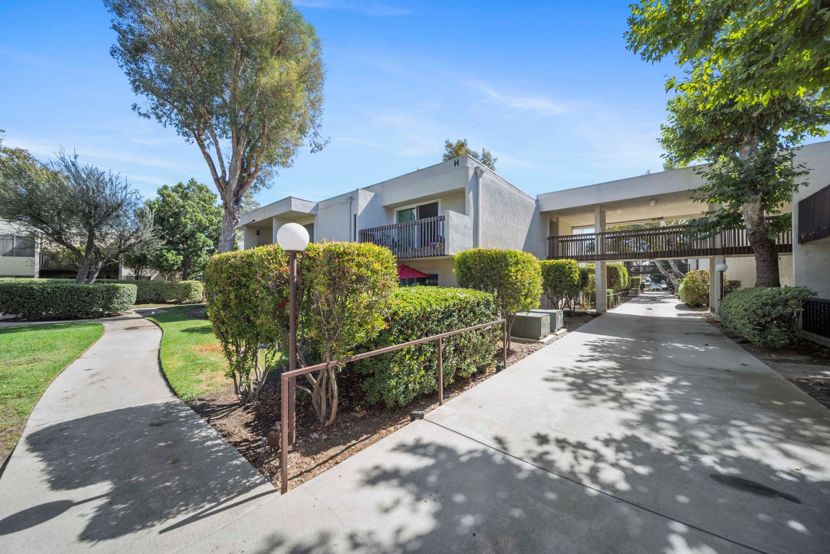 Valencia House: 23515 Lyons Ave. #261