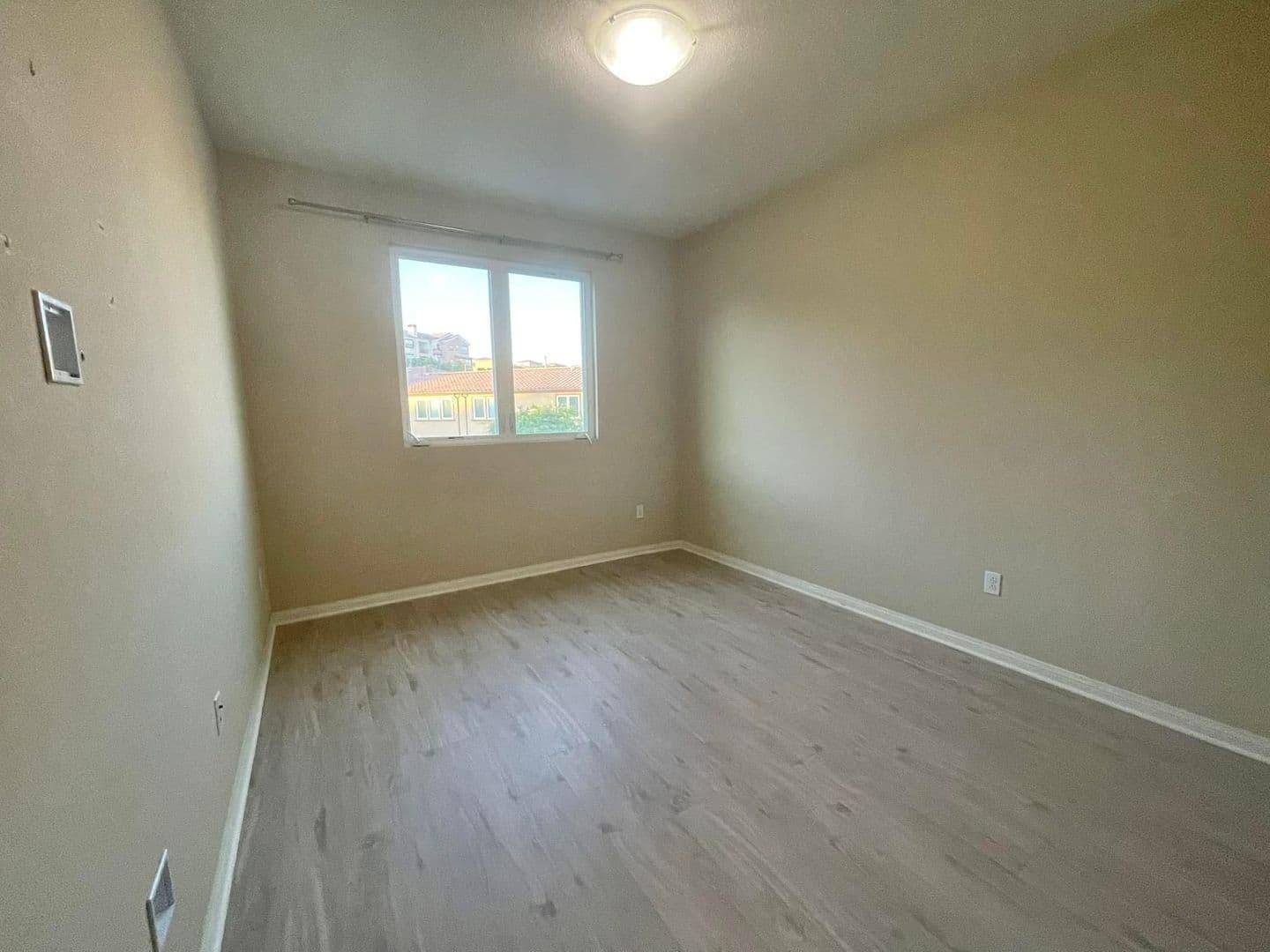 Northridge House: 20324 Paseo Del Campo