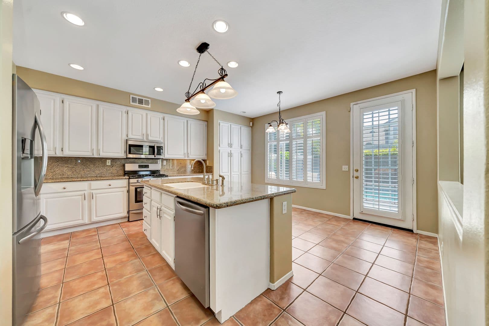 Santa Clarita House: 22818 Raintree Lane