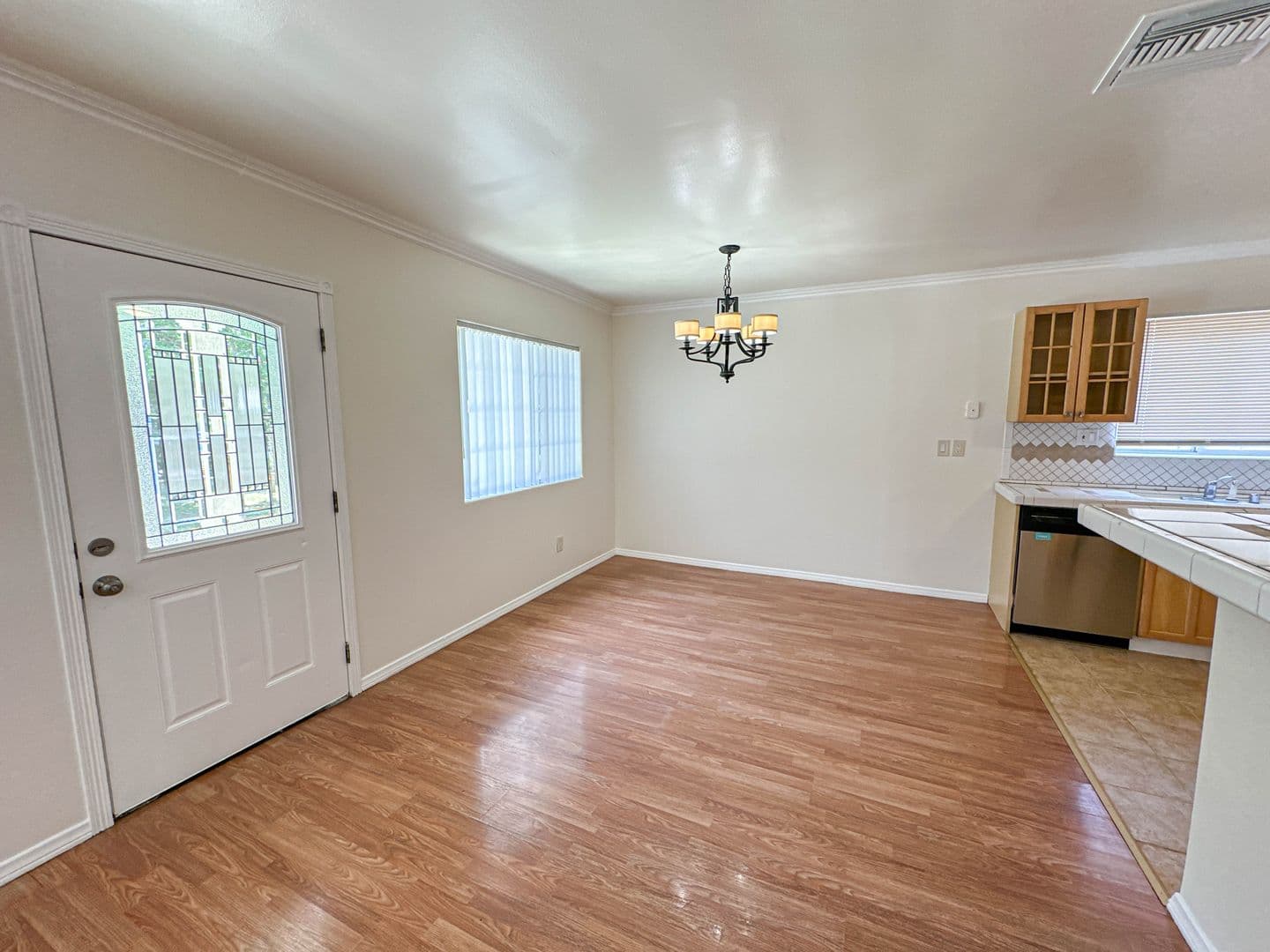 Reseda House: 7353 Yarmouth Ave