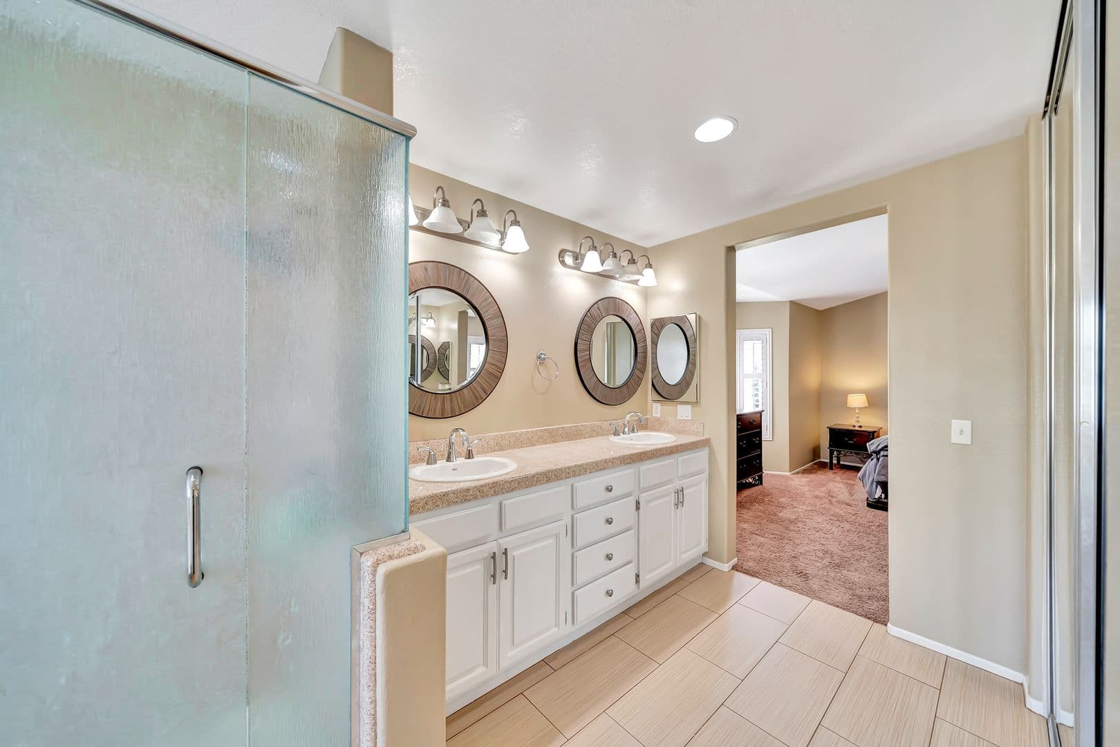 Santa Clarita House: 22818 Raintree Lane
