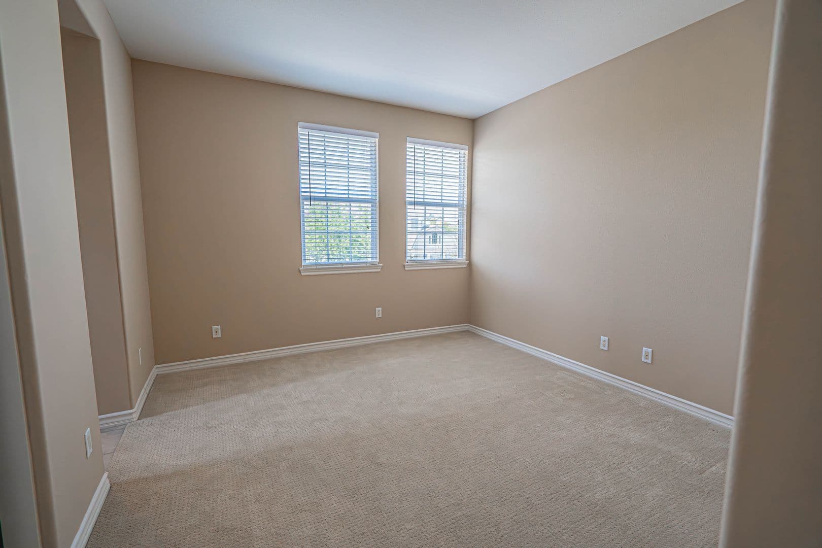 Valencia House: 23902 Lakeside Road
