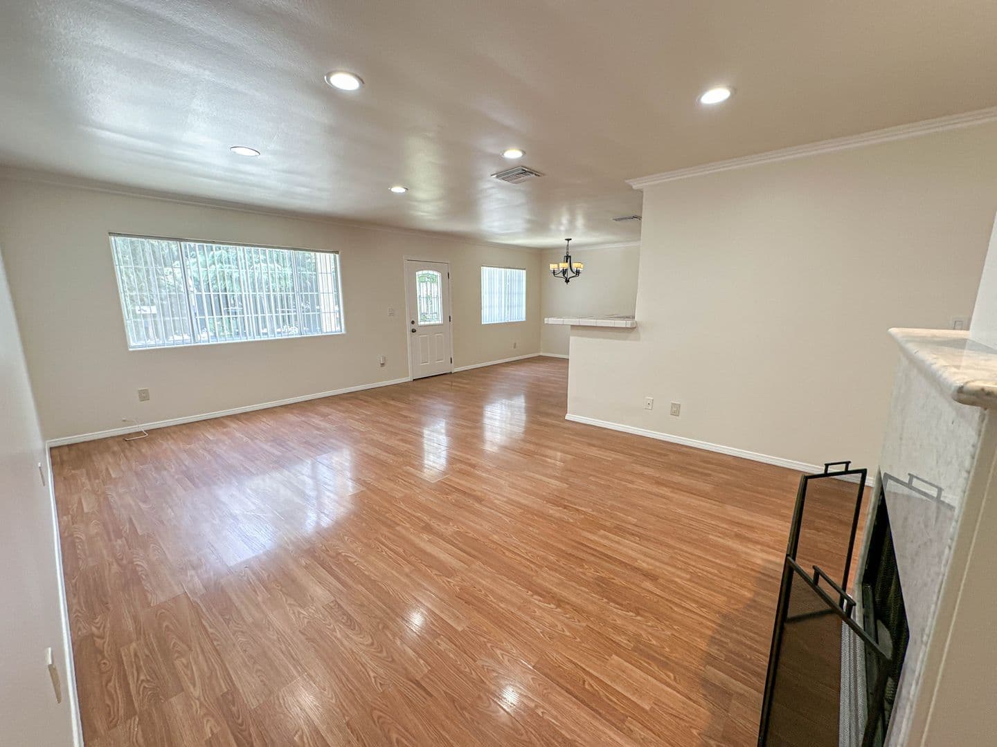Reseda House: 7353 Yarmouth Ave
