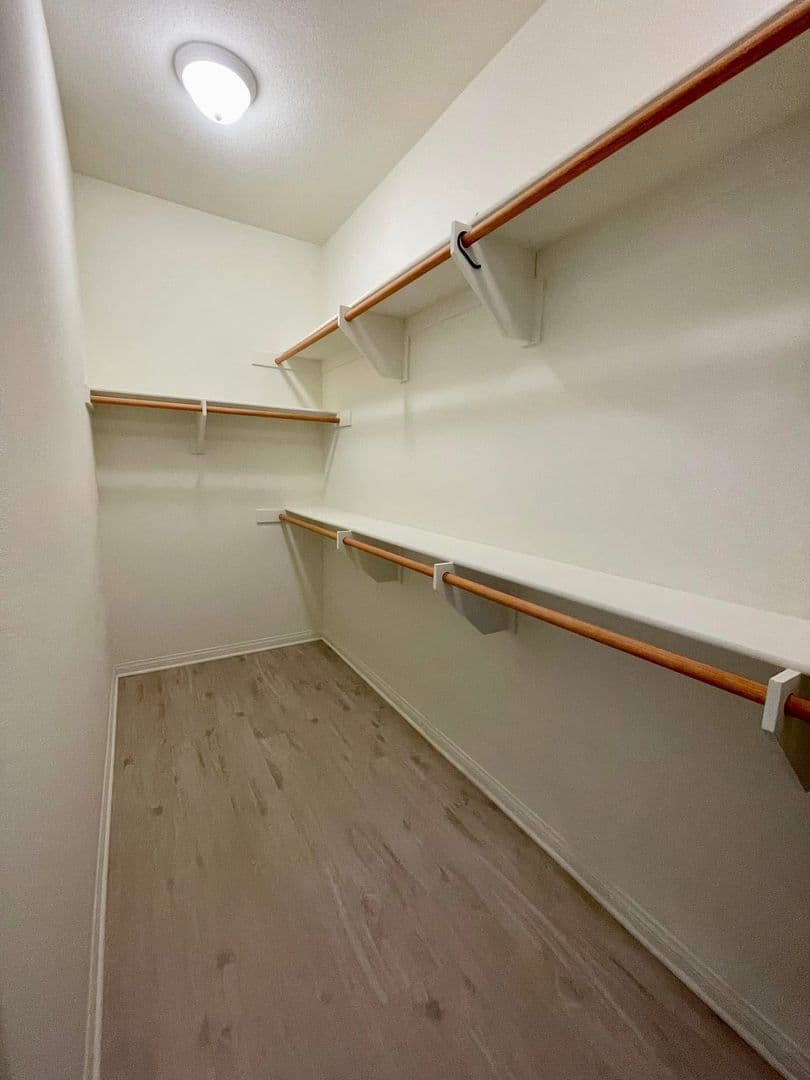 Northridge House: 20324 Paseo Del Campo