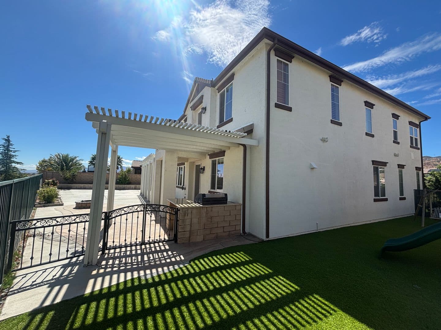 Palmdale House: 2307 Thorncroft Circle