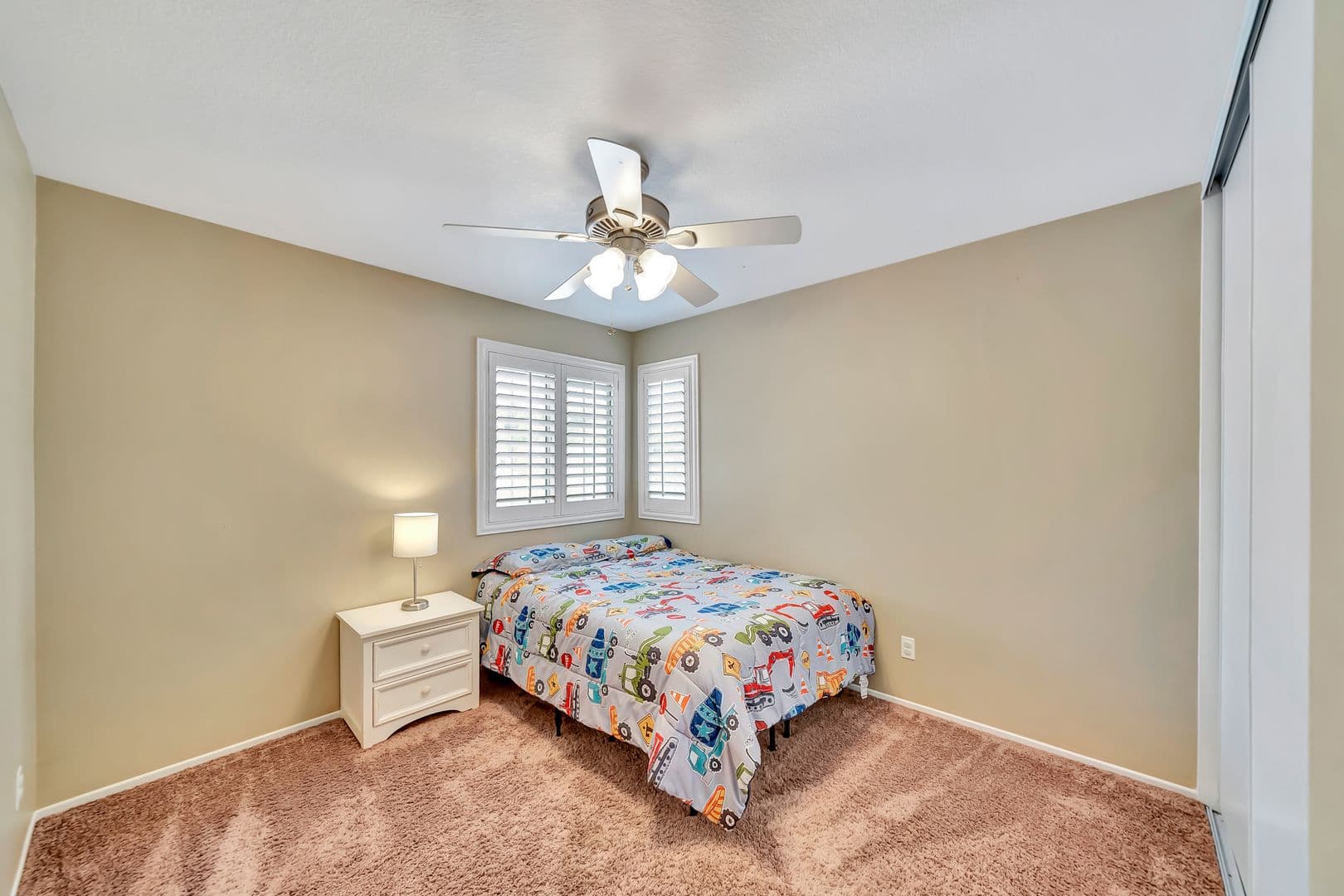 Santa Clarita House: 22818 Raintree Lane