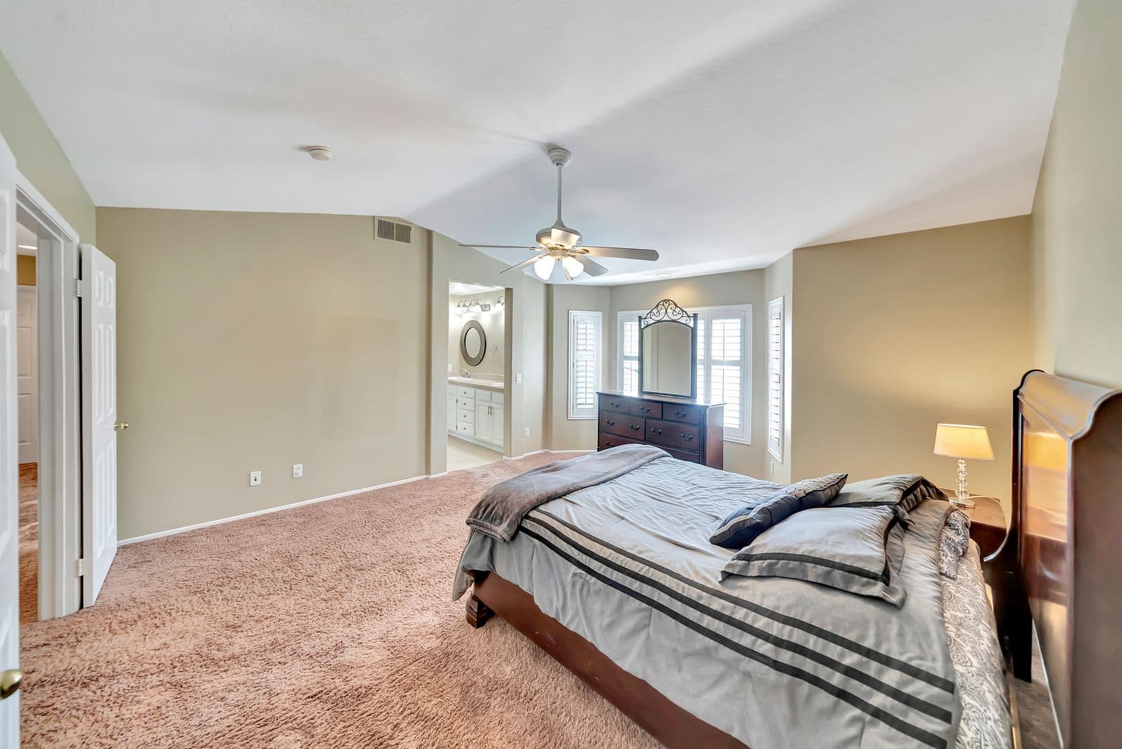 Santa Clarita House: 22818 Raintree Lane