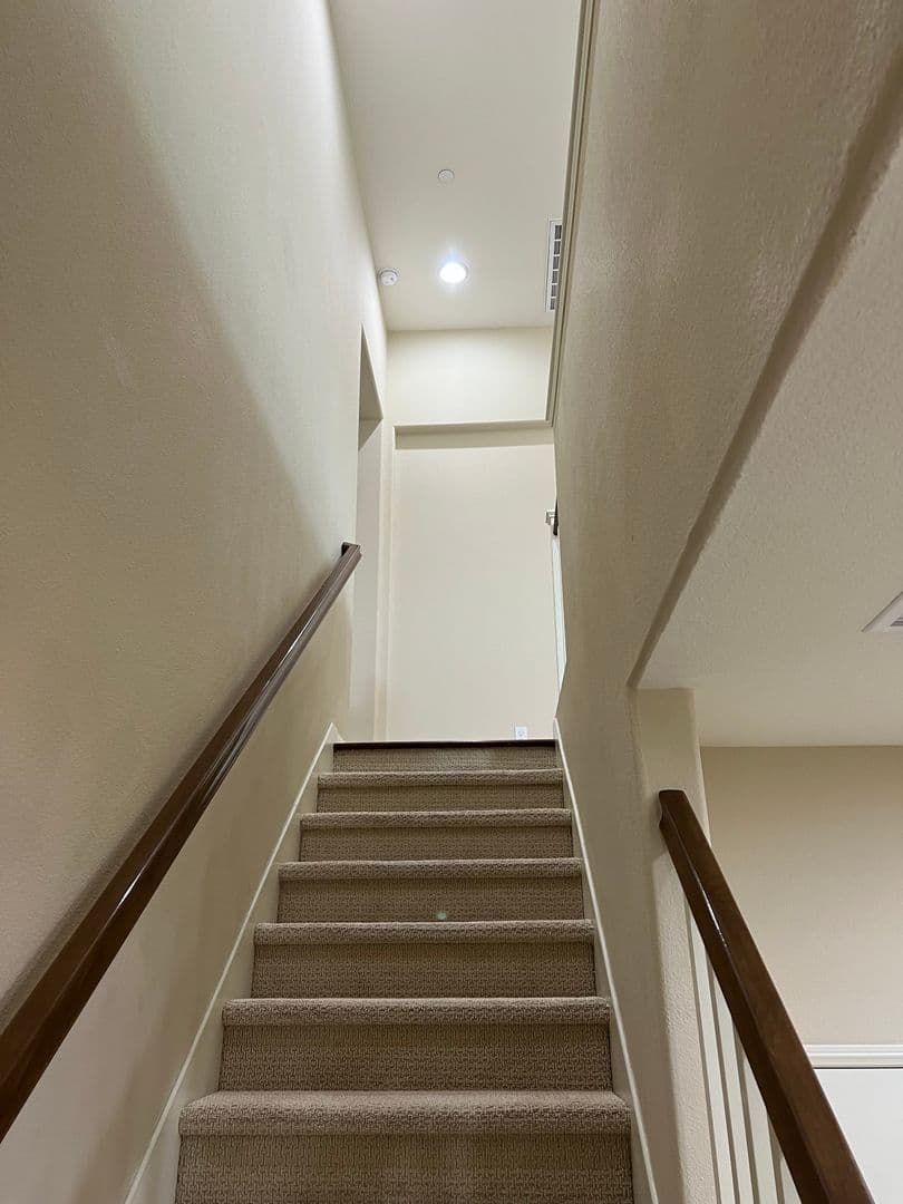 Northridge House: 20324 Paseo Del Campo