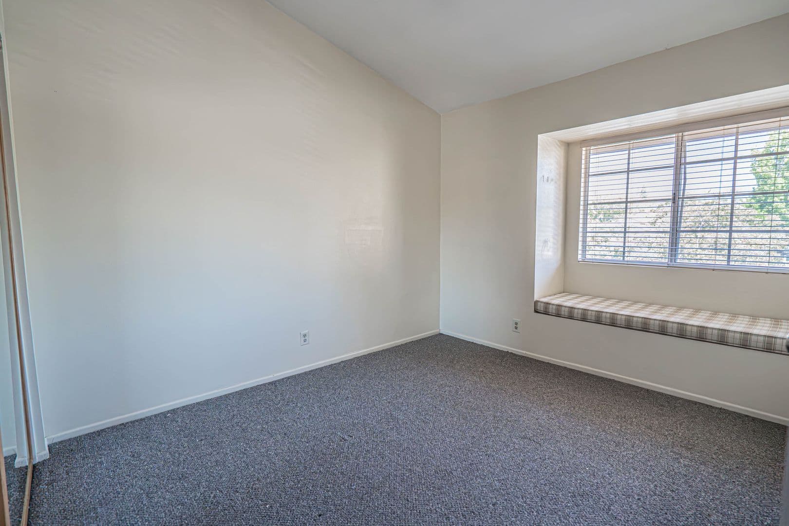 Santa Clarita Townhome: 22832 Banyan Place #22
