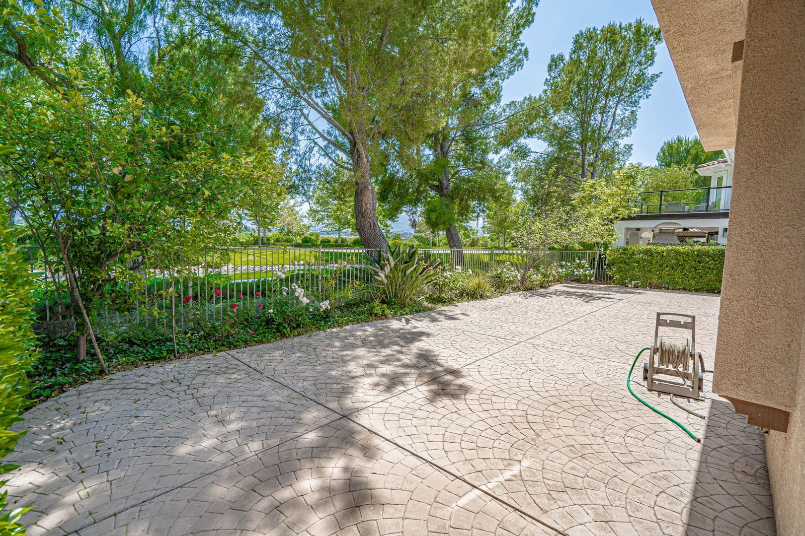 Valencia House: 23902 Lakeside Road