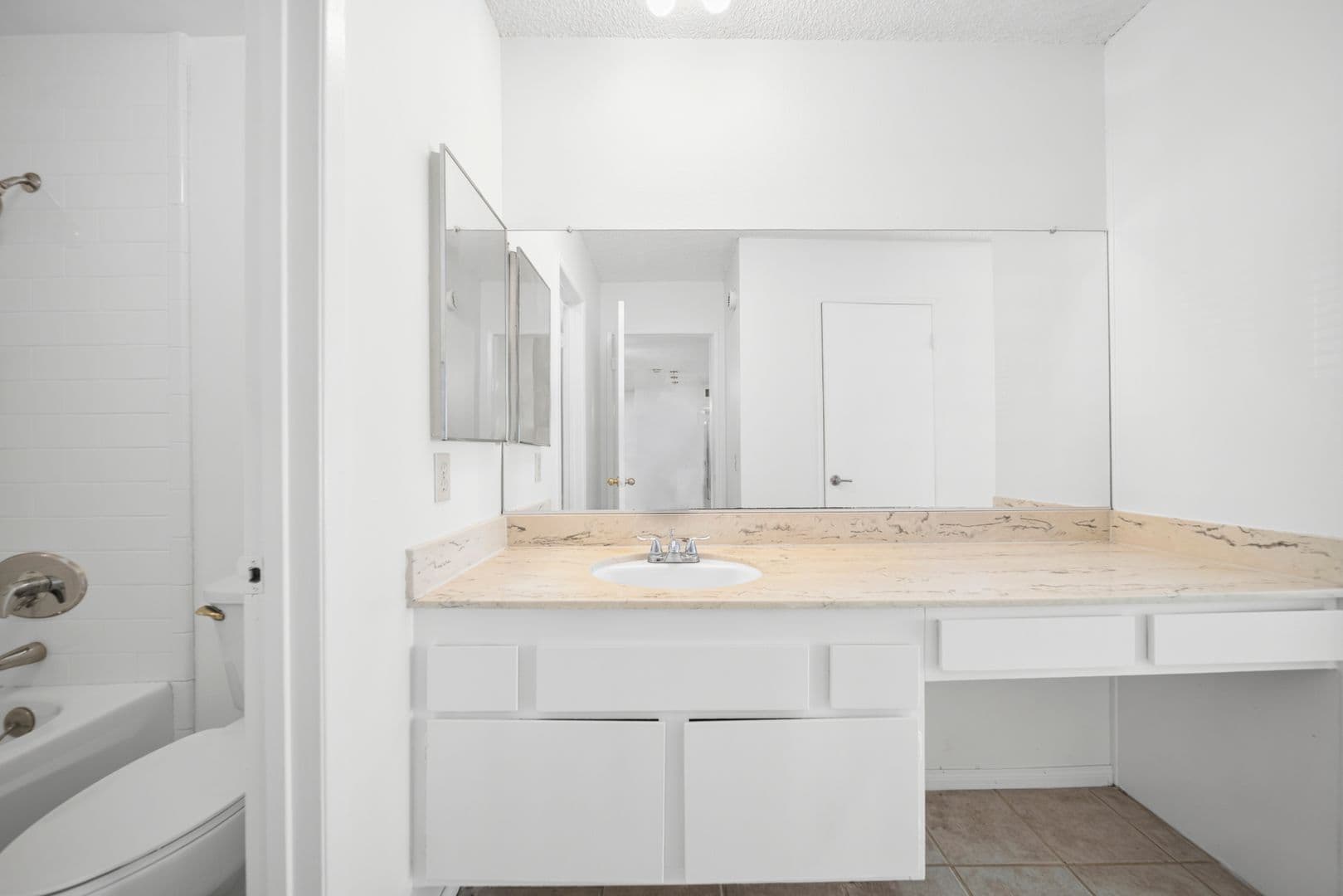Valencia Condo: 23515 Lyons Ave. #261