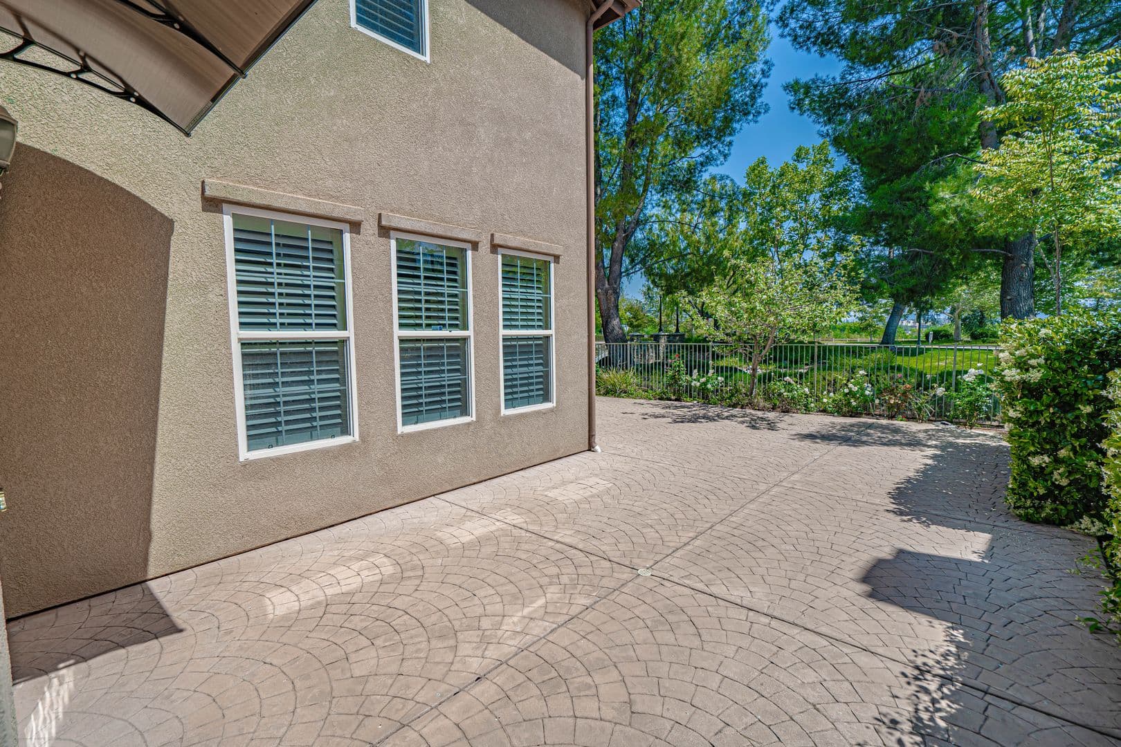 Valencia House: 23902 Lakeside Road
