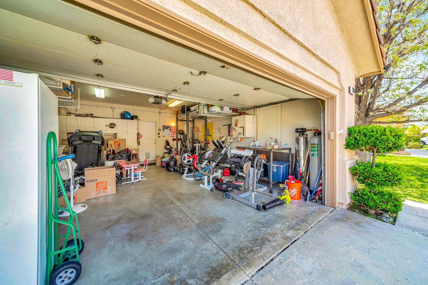 Santa Clarita House: 22818 Raintree Lane