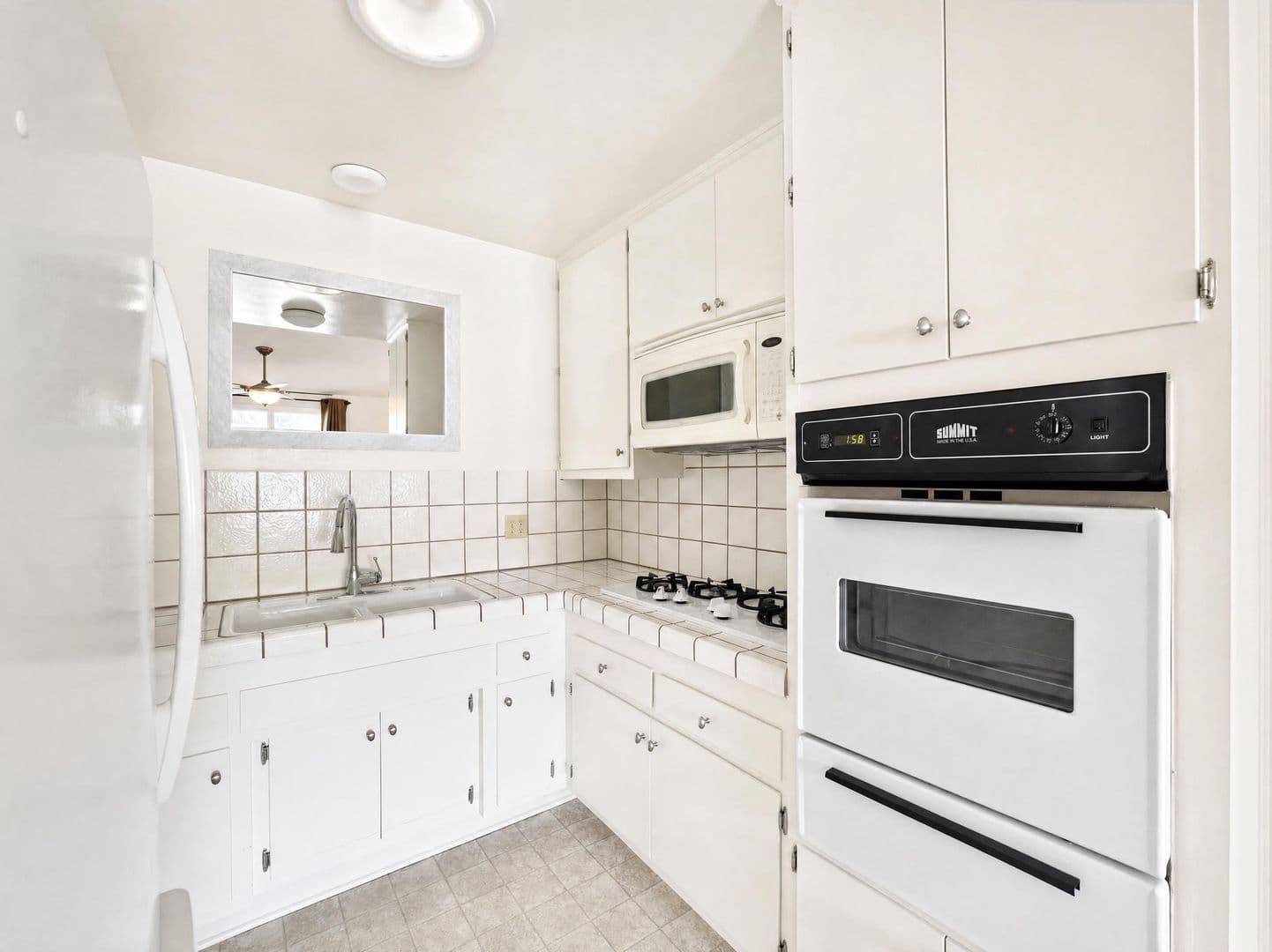Newhall House: 19021 Avenue of the Oaks
