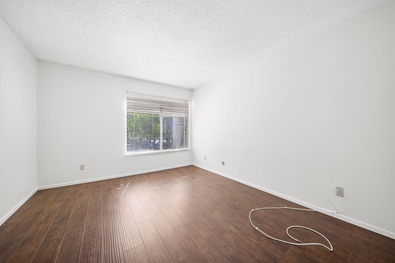 Valencia House: 23515 Lyons Ave. #261