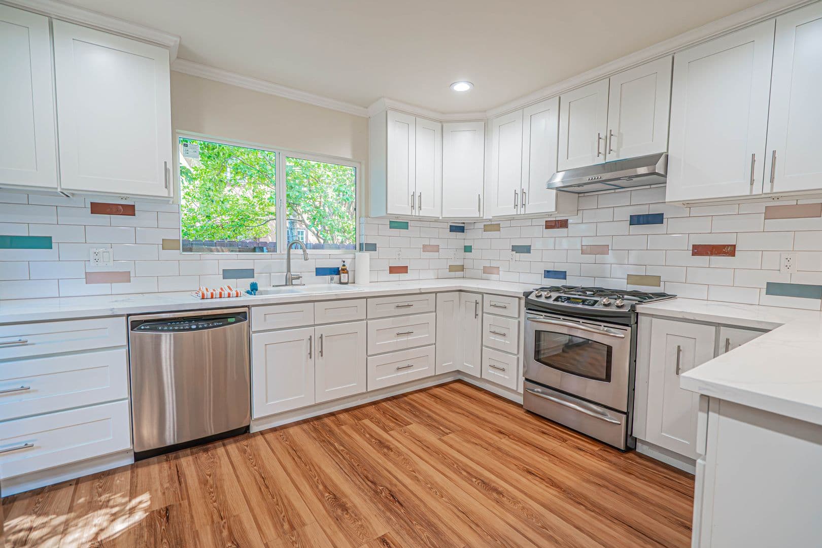 Woodland Hills House: 22742 Burbank Boulevard
