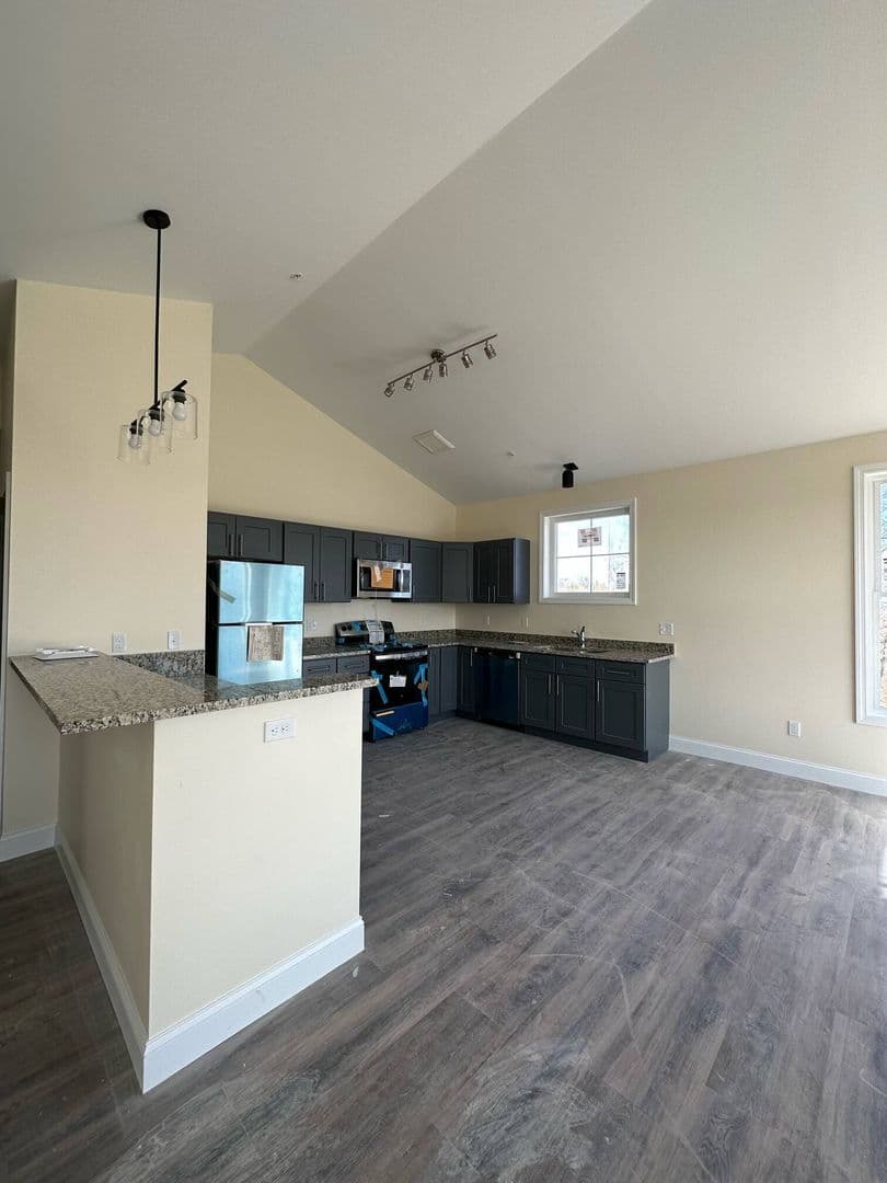 Merrimack Apartment: 366 Daniel Webster Highway