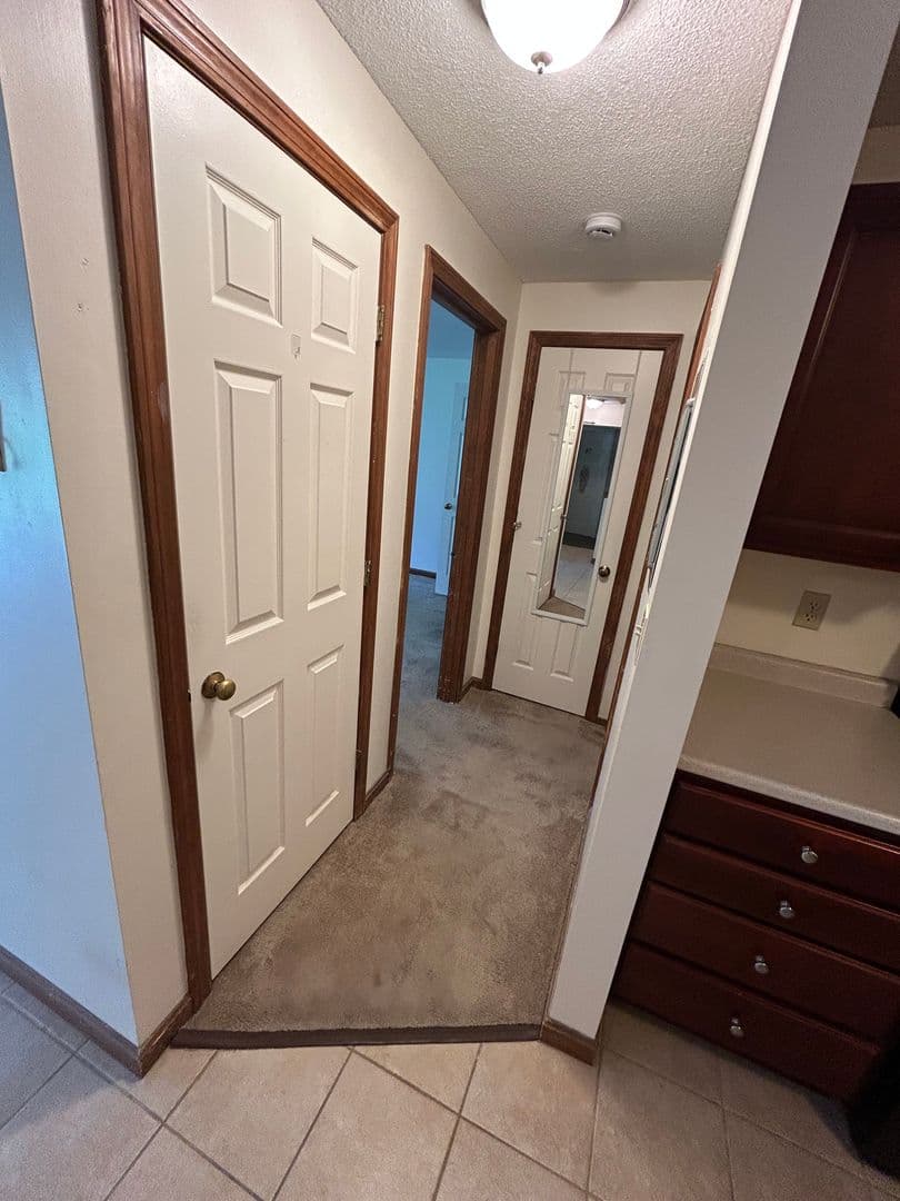 Merrimack Townhome: 13 Hummingbird Lane