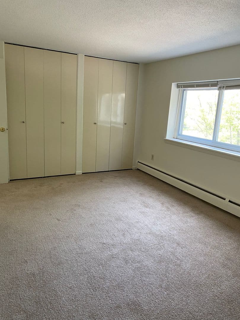Manchester Apartment: 150 River Road