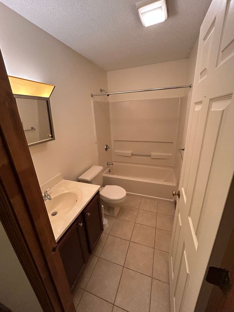 Merrimack Townhome: 13 Hummingbird Lane