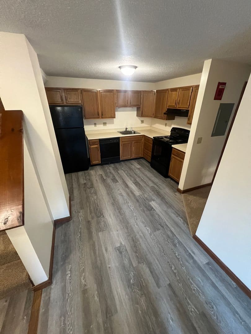 Merrimack Townhome: 13 Hummingbird Lane