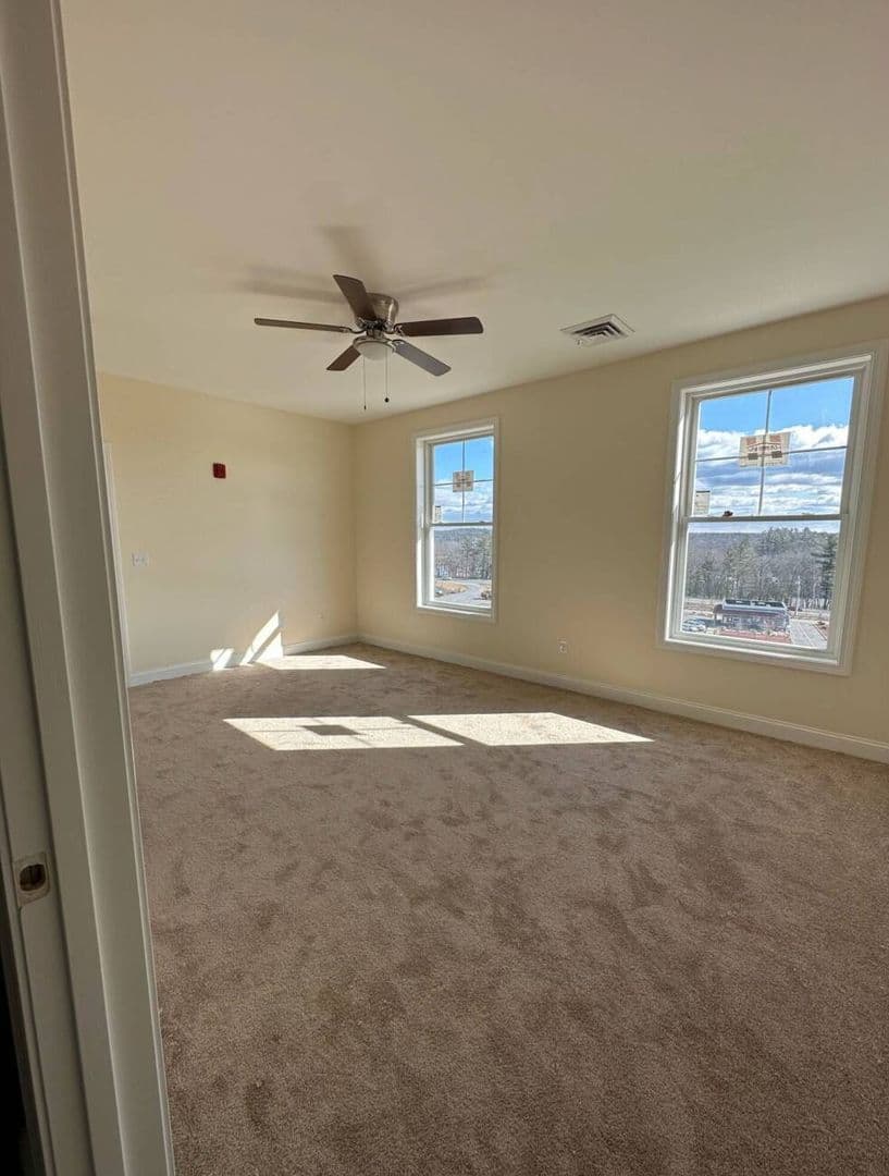 Merrimack Apartment: 366 Daniel Webster Highway