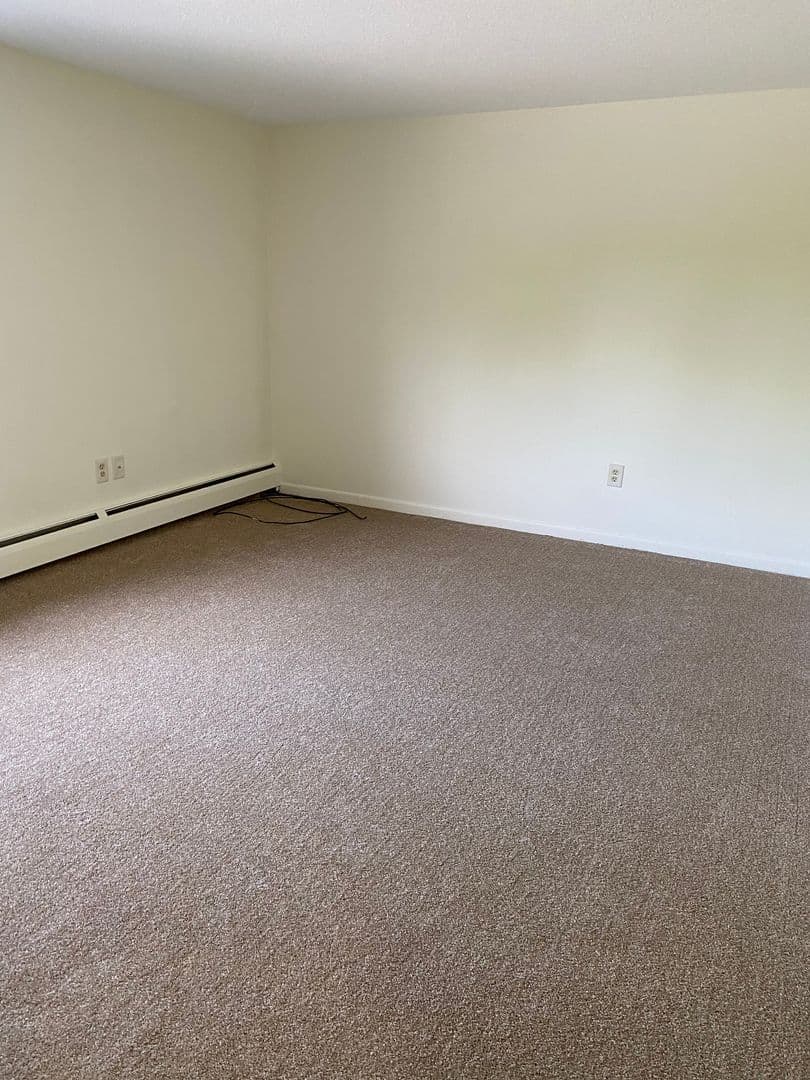 Manchester Apartment: 150 River Road