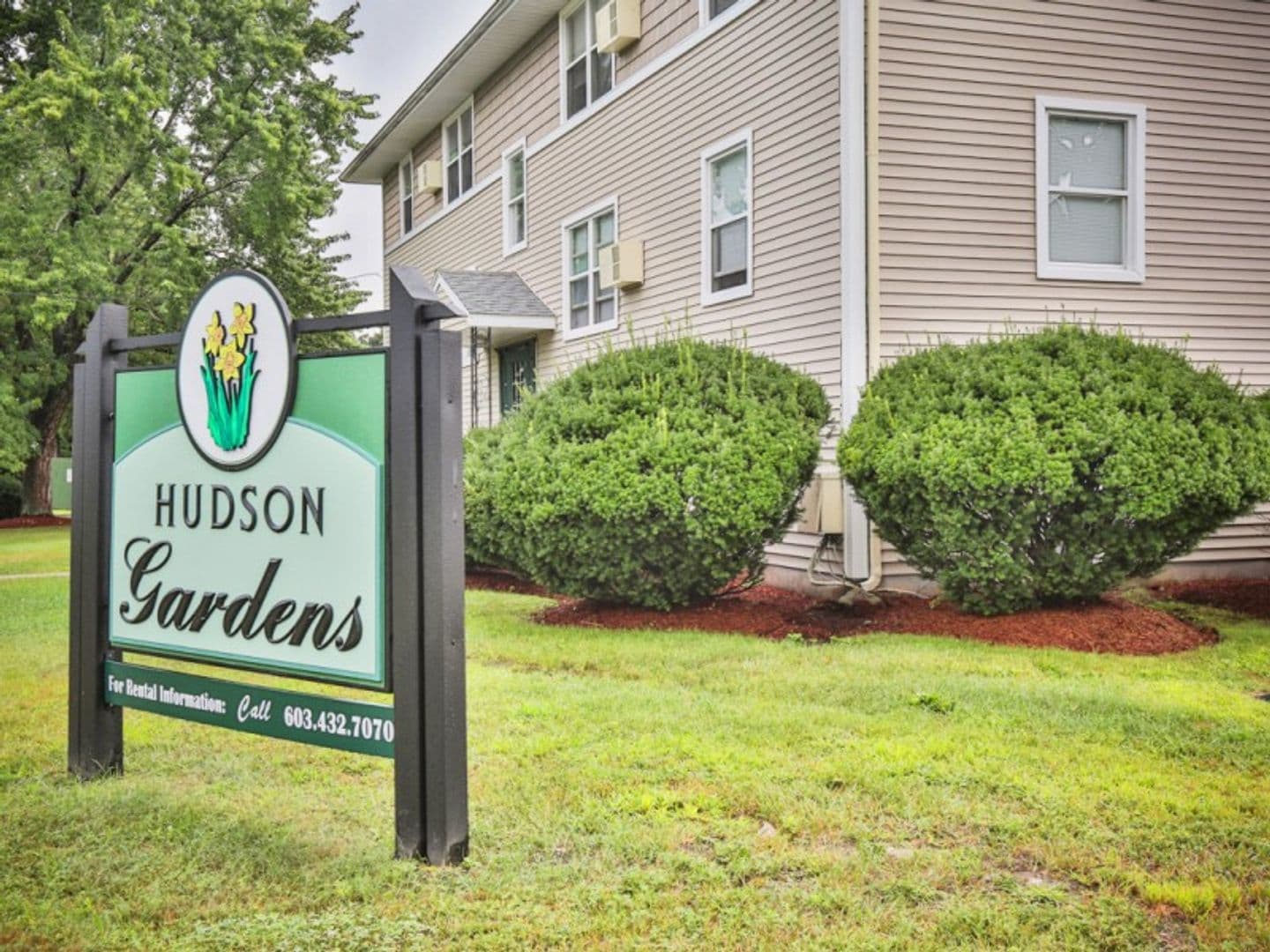 Hudson Apartment: Charles & Cross Streets