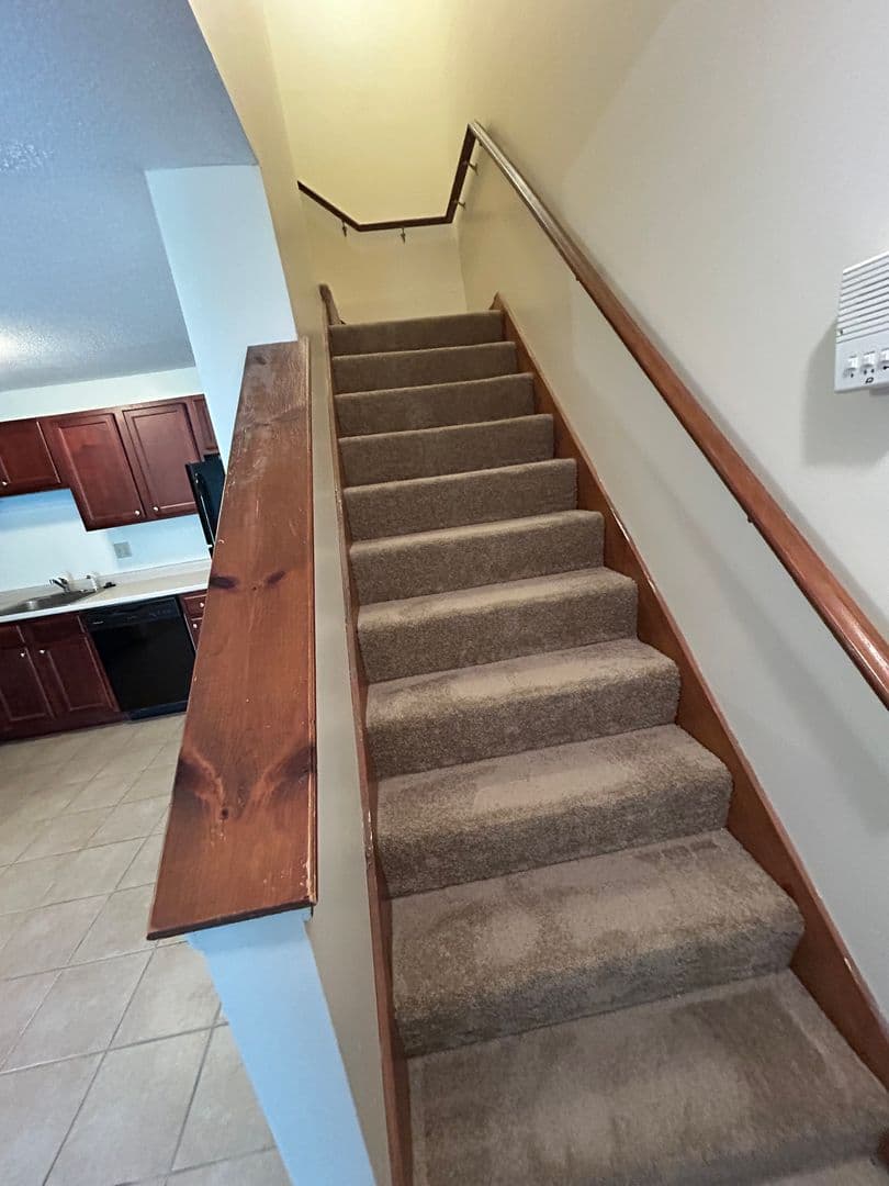 Merrimack Townhome: 13 Hummingbird Lane