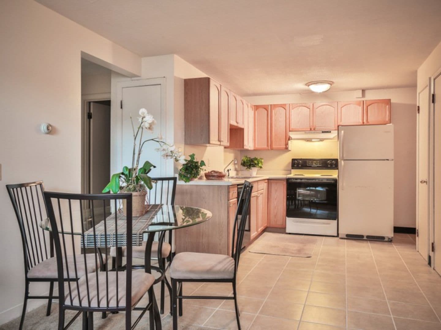 Hudson Apartment: Charles & Cross Streets