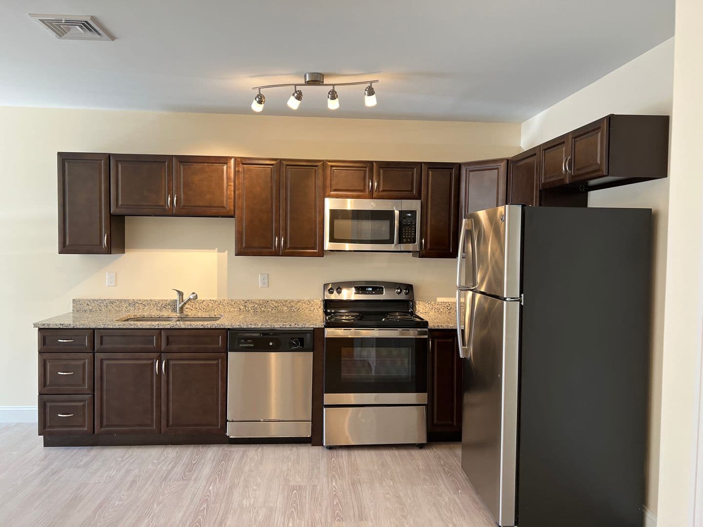 Londonderry Apartment: 6 MacGregor Court